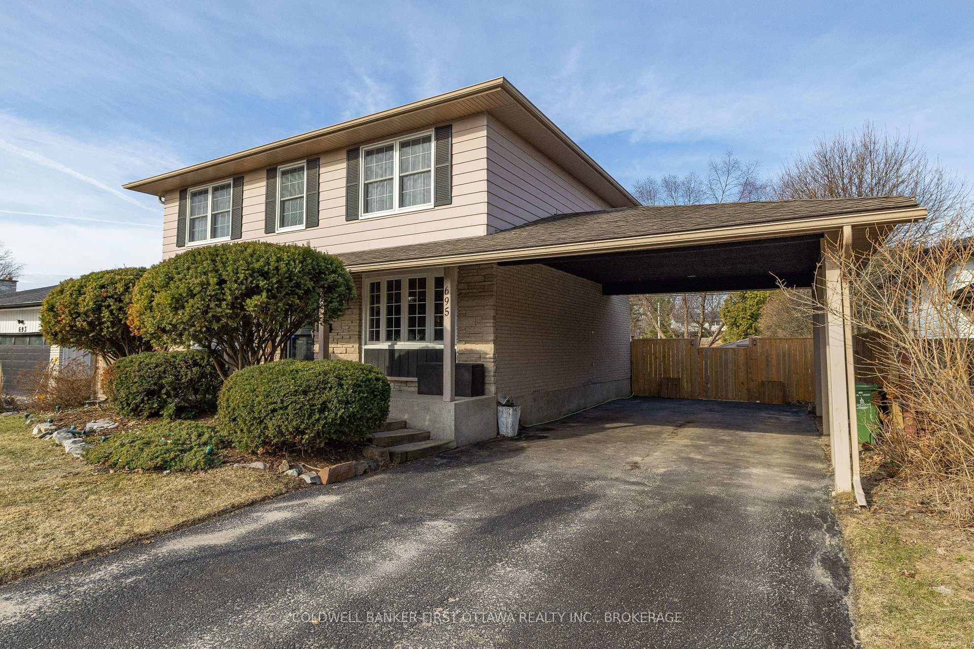 695 Laidlaw Crescent photo 36