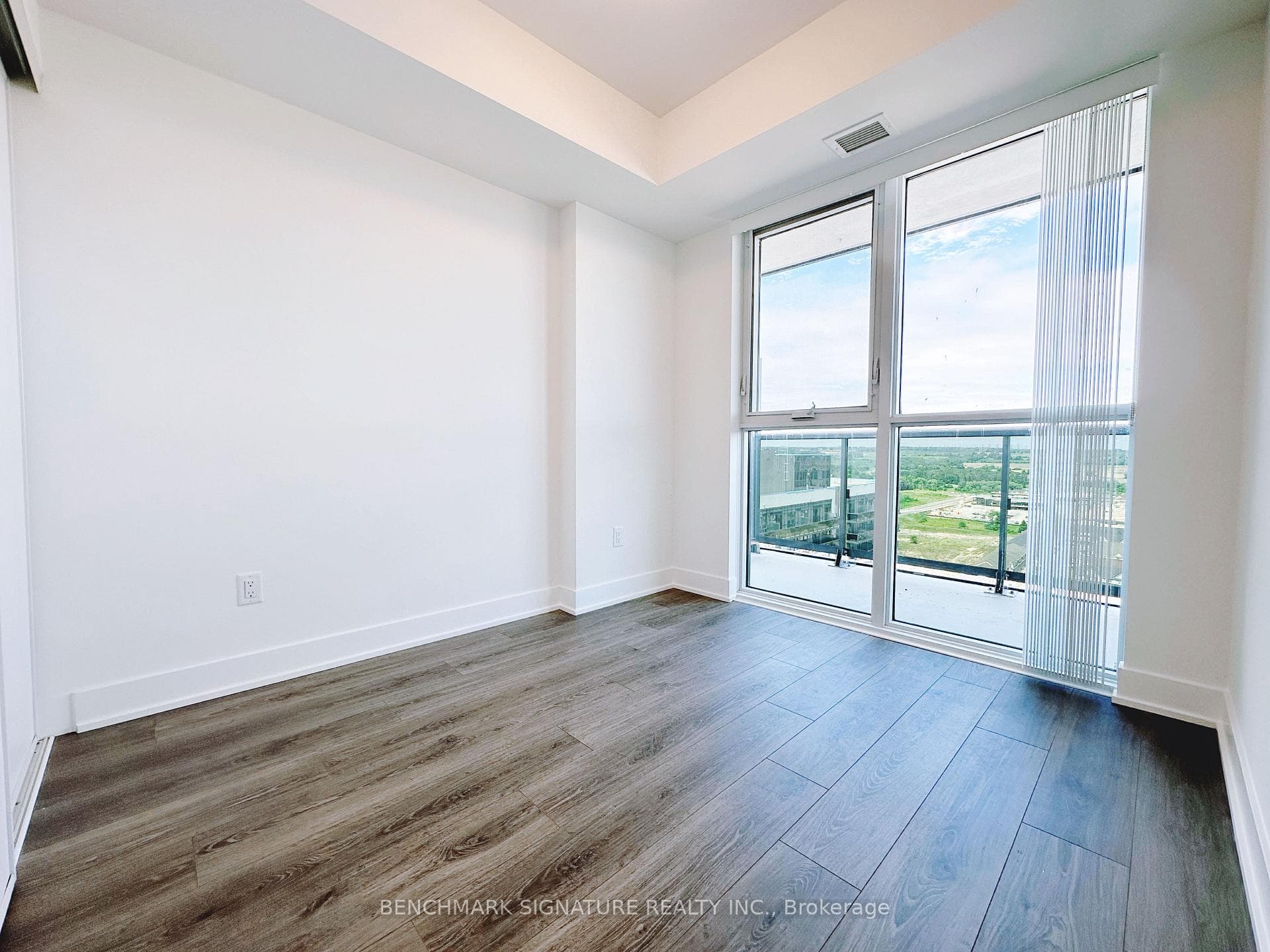 2545 Simcoe Street Unit 2318 photo 8