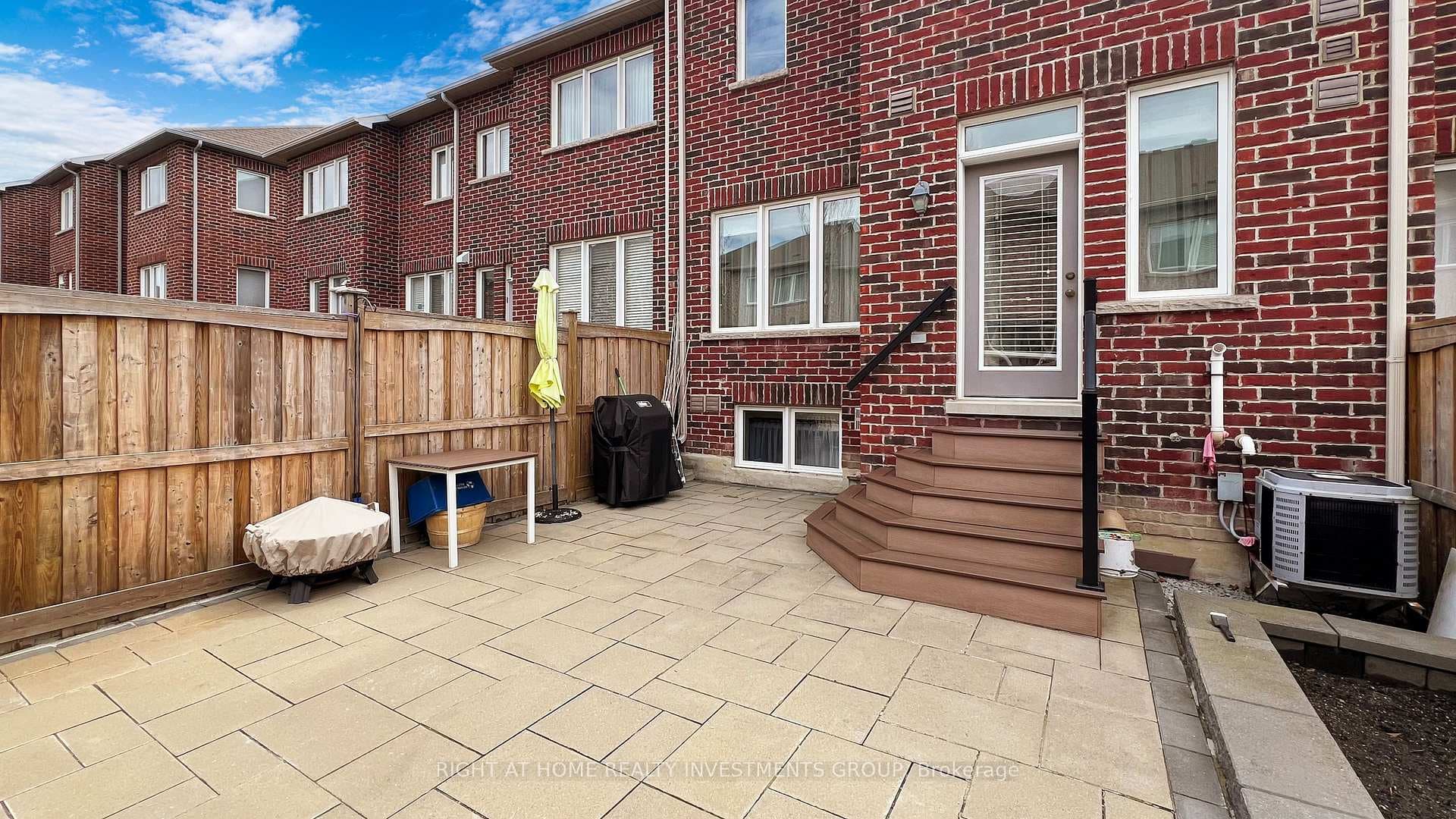 102 Harvest Hills Boulevard photo 34