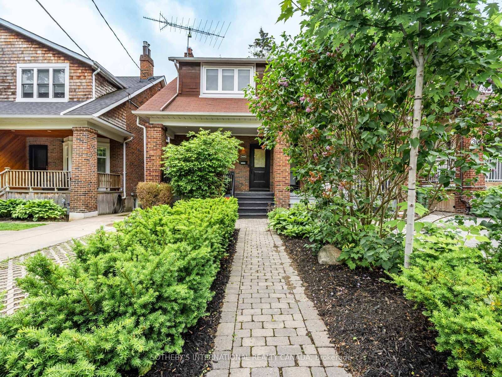 300 Forman Avenue photo 1