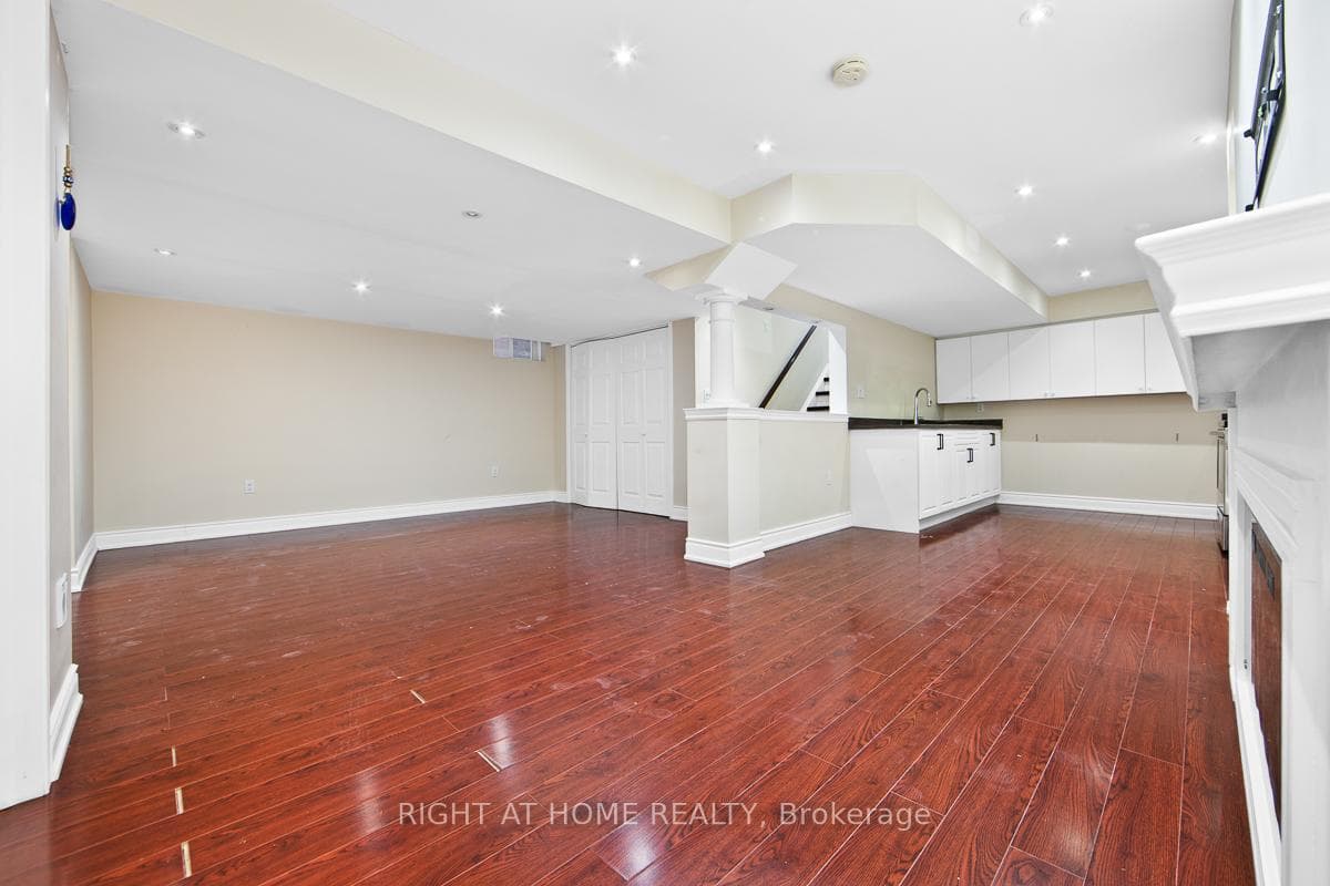 139 Elizabeth Street photo 21