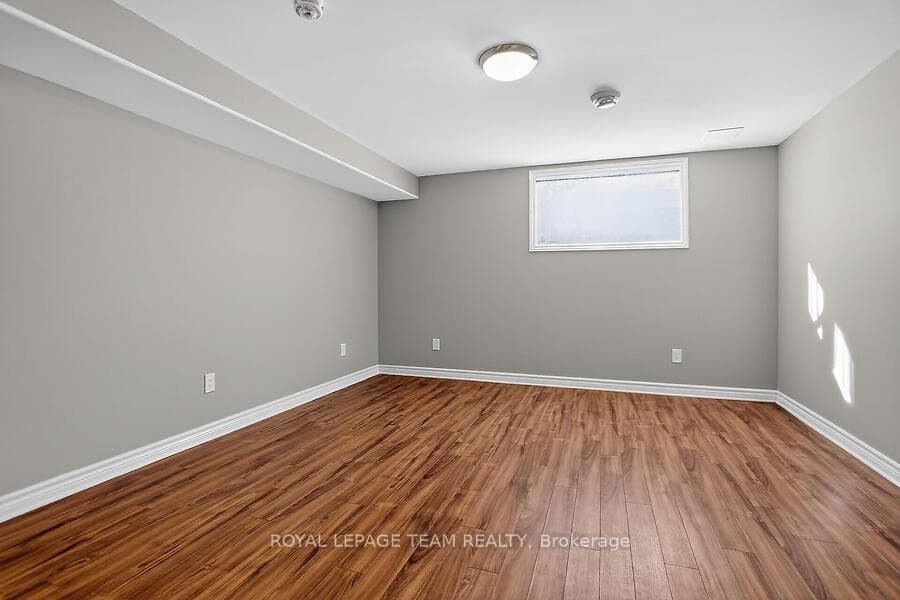 464 Honeyborne Street photo 36