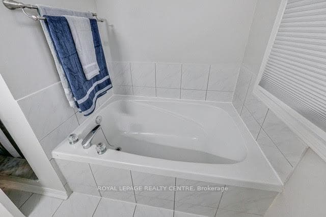 6887 Summer Heights Drive photo 21