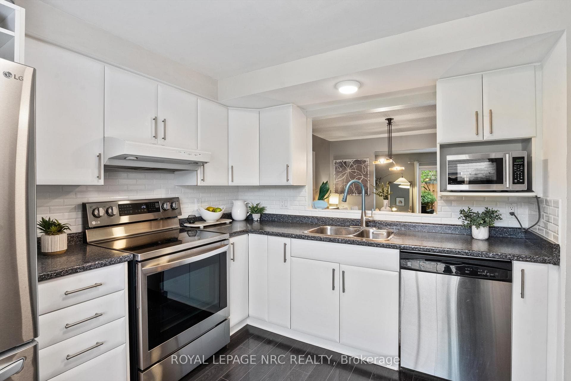 50 Lakeshore Road Unit 43 photo 10