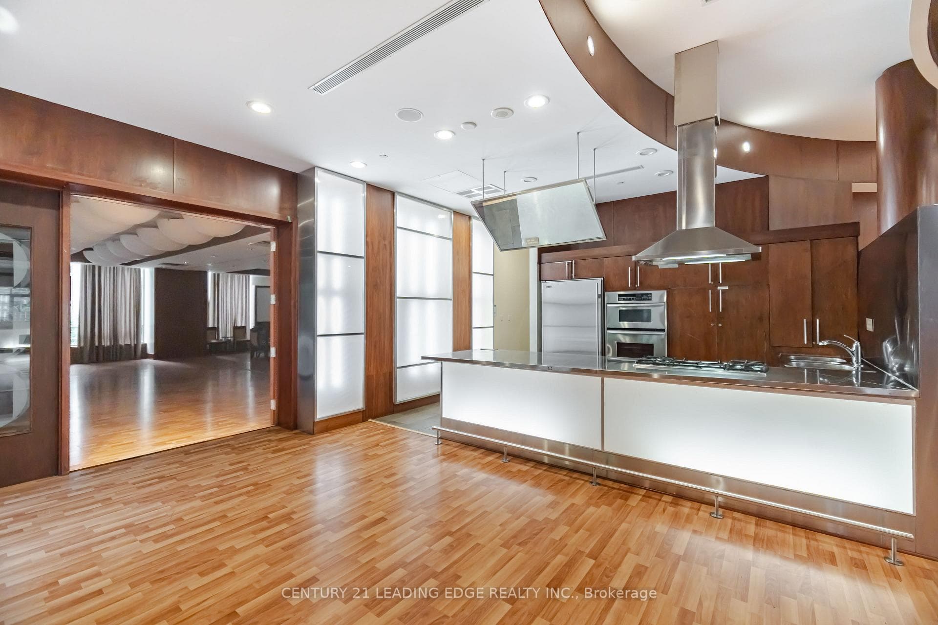 3880 Duke Of York Boulevard Unit 1609 photo 43