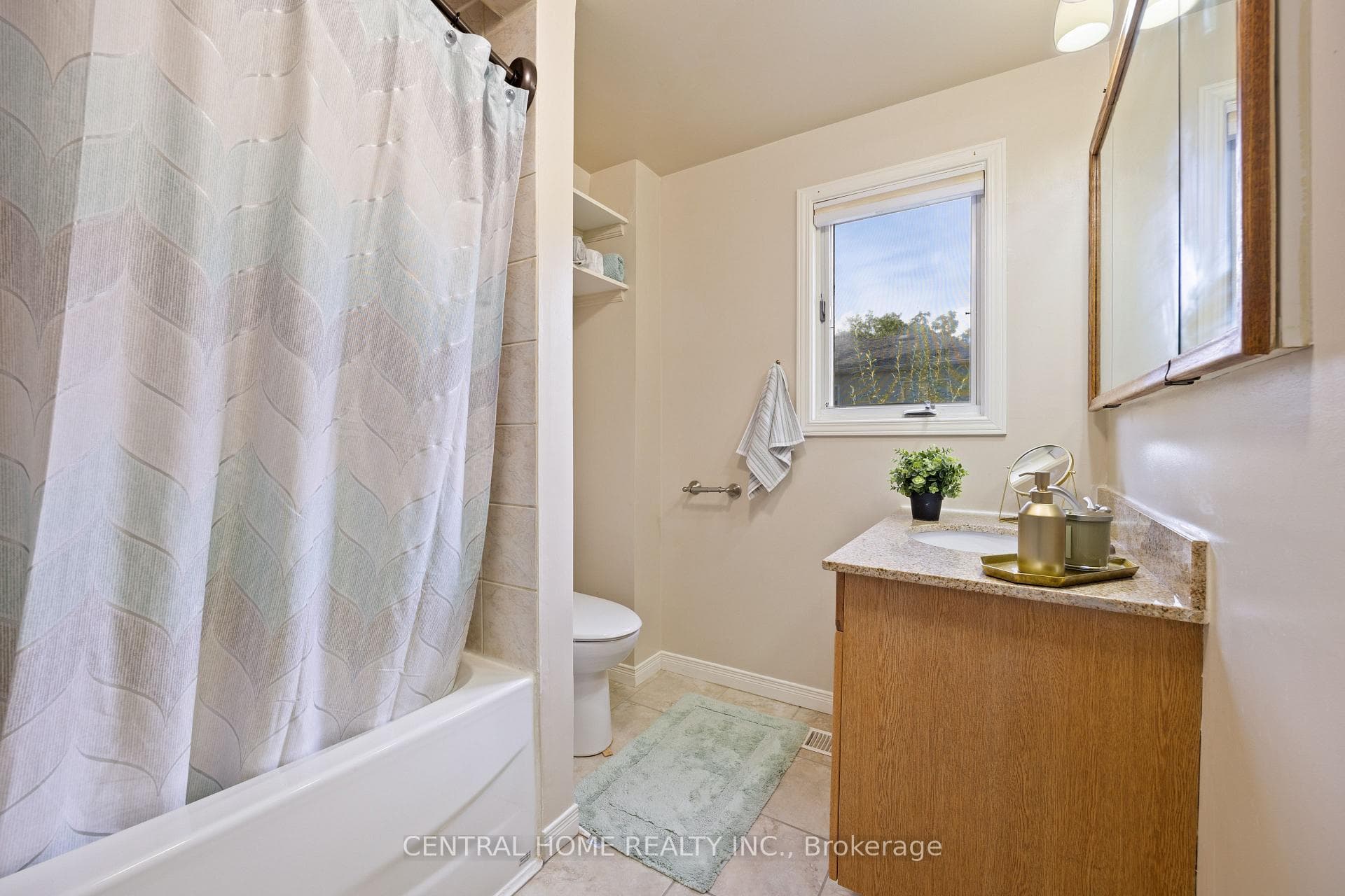 134 Helendale Avenue photo 24