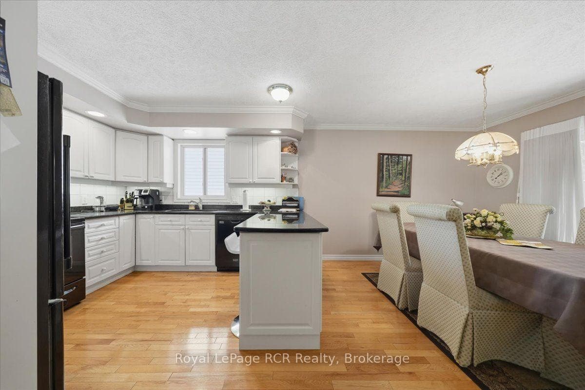 255 2nd Avenue photo 21