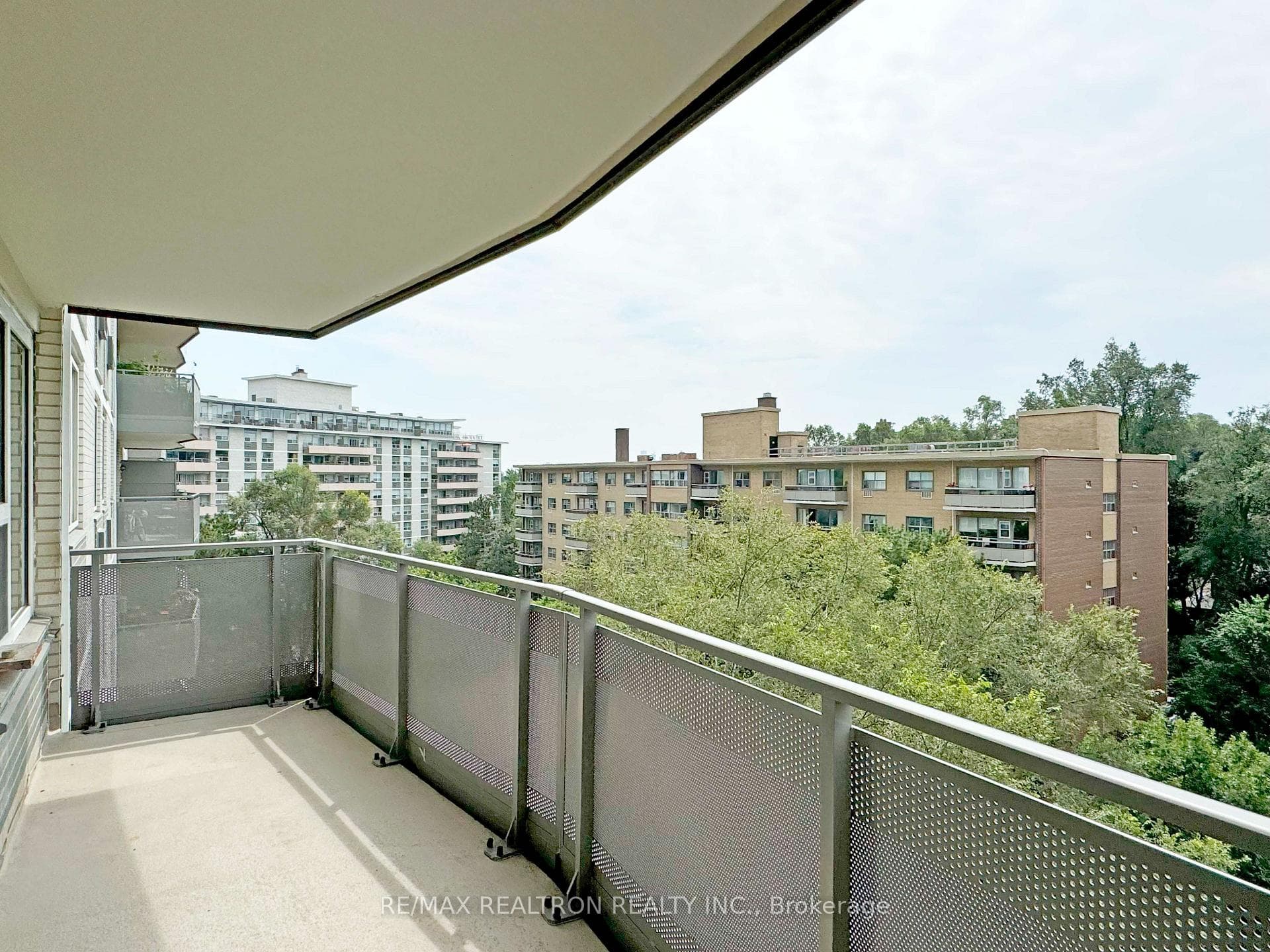10 Shallmar Boulevard Unit 607 photo 17
