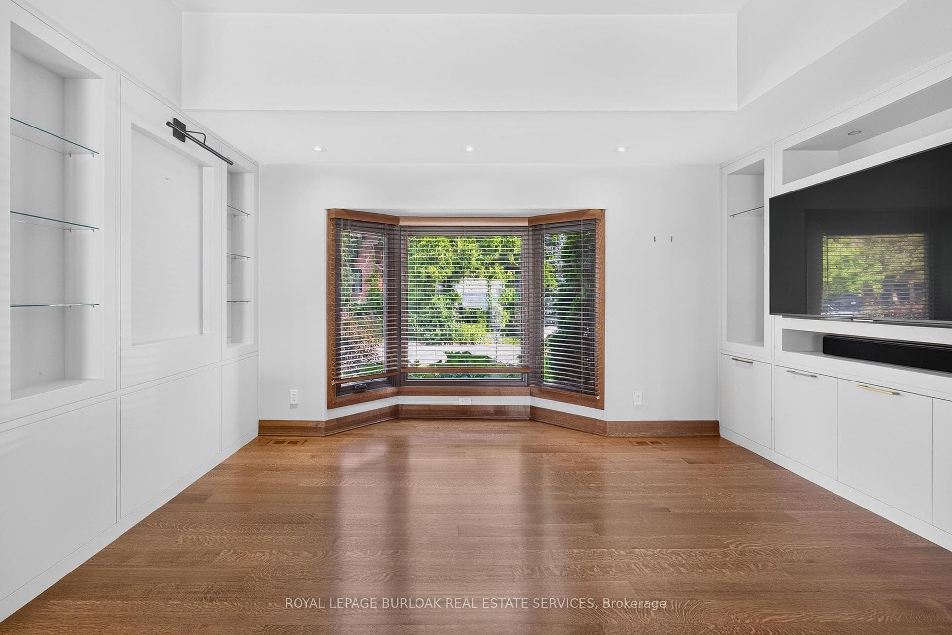 90 Oaklands Park Court photo 18
