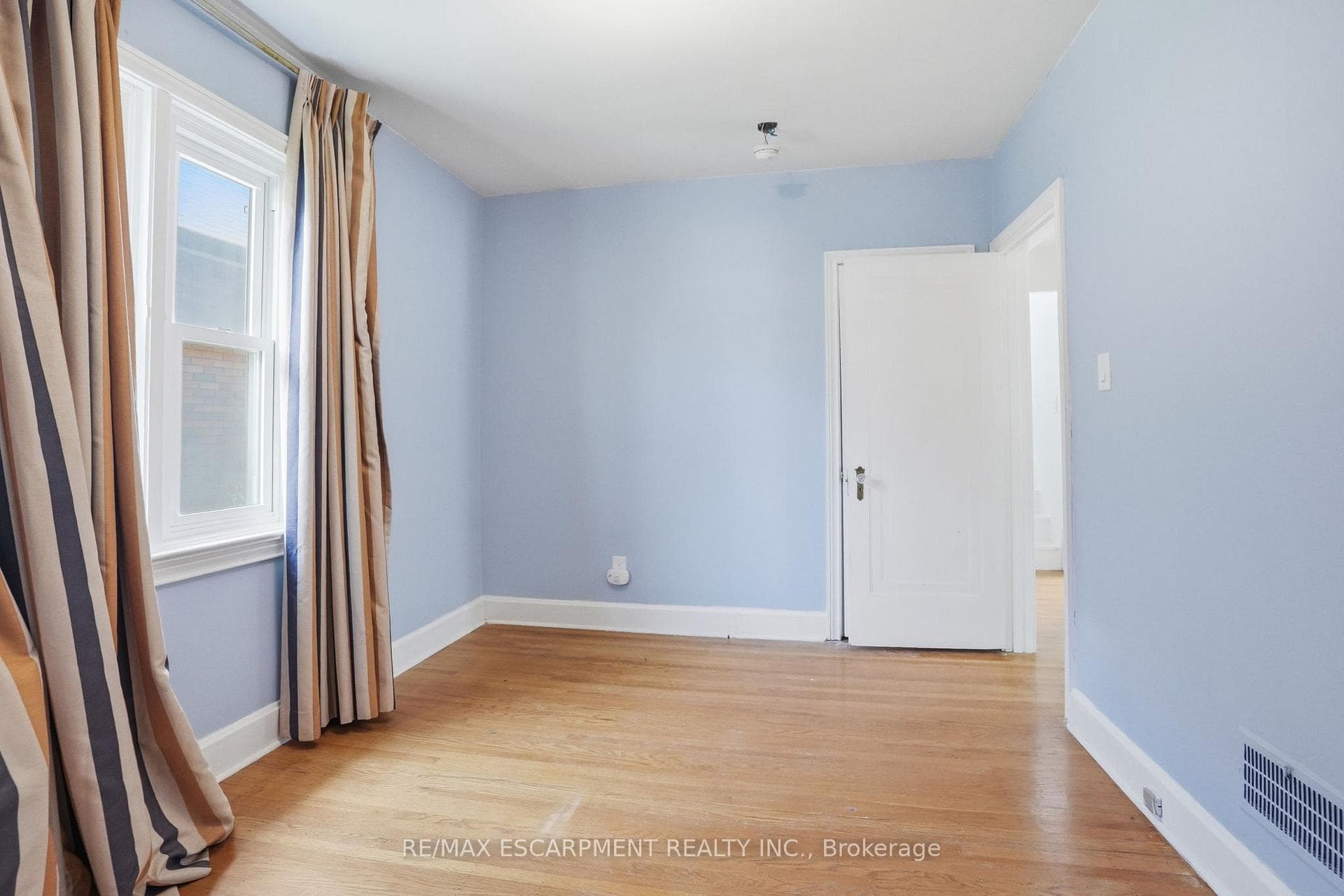 1642 King Street photo 16