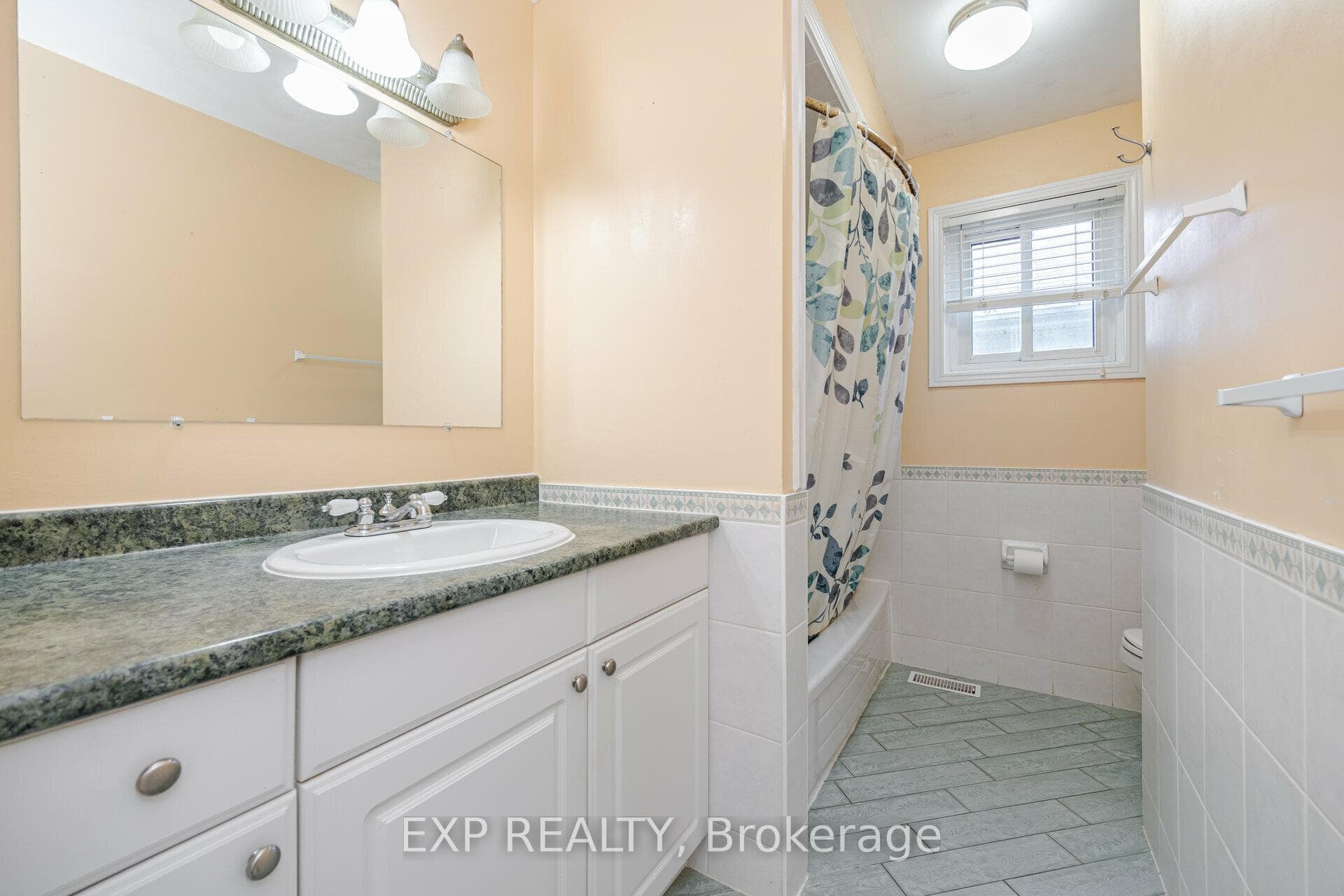 192 Lichen Crescent photo 29