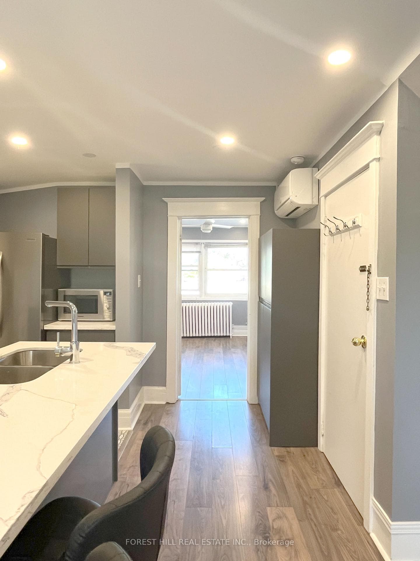 303 Lonsdale Road Unit 3rd photo 8