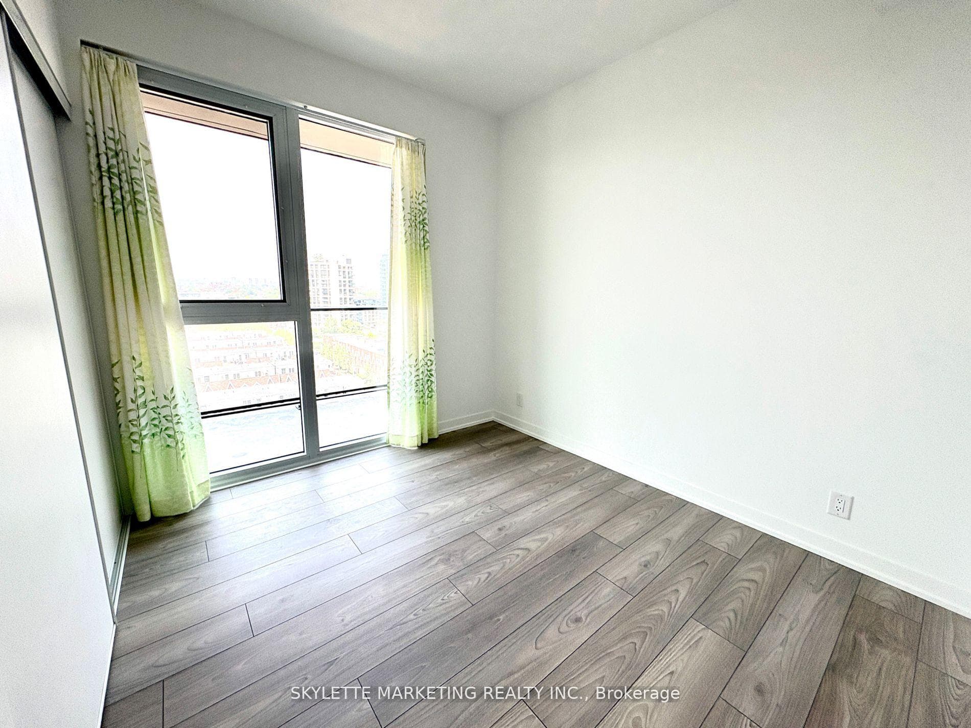 285 Dufferin Street Unit 906 photo 21