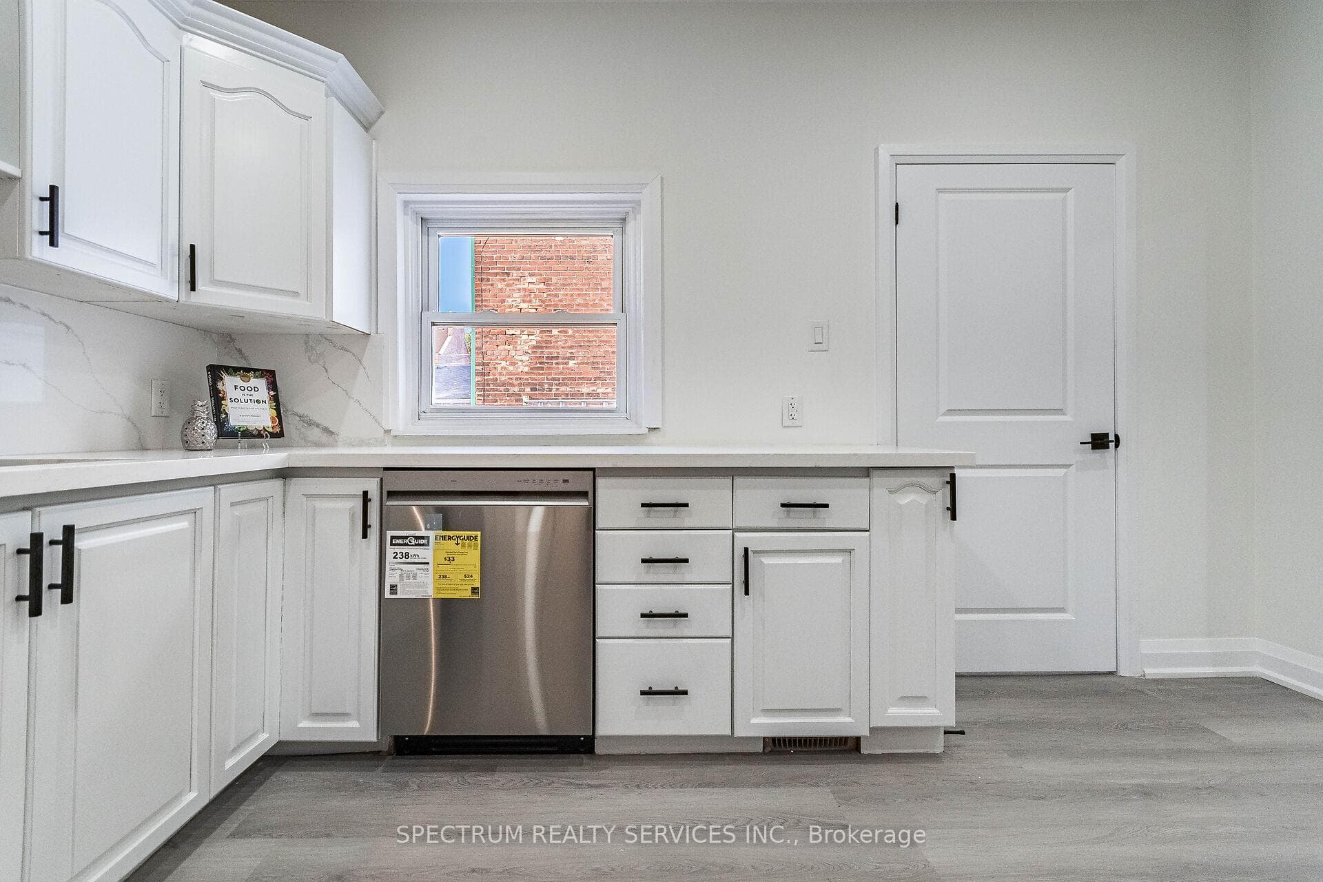 135 East Avenue photo 20