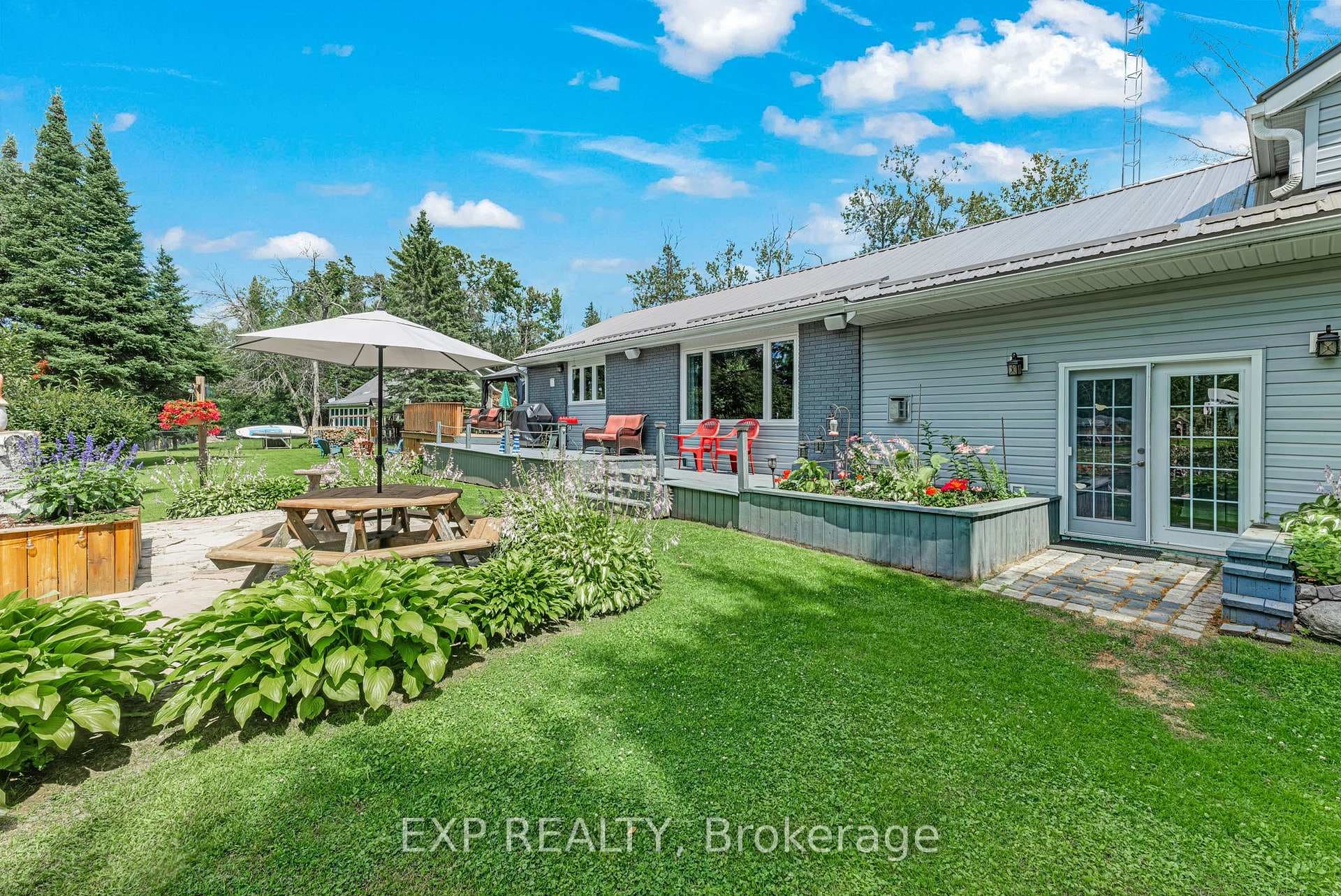 87 Superior Road photo 34