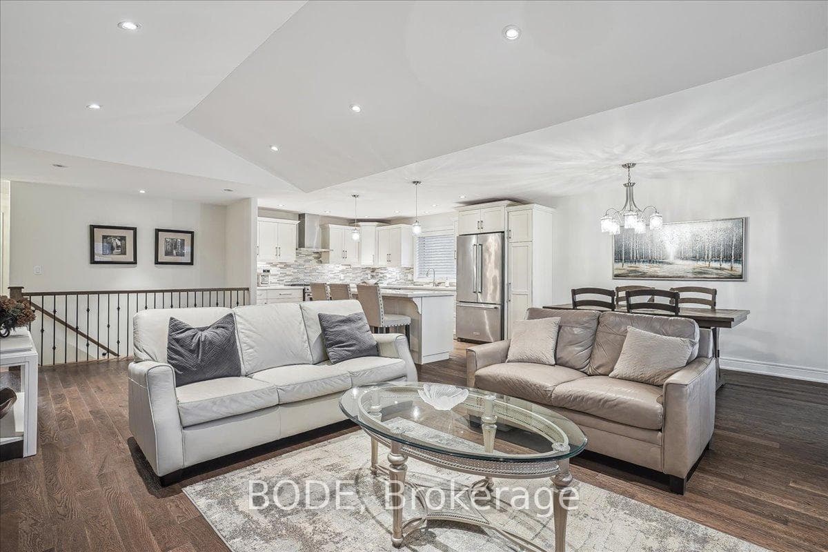 215 Oak Street photo 18