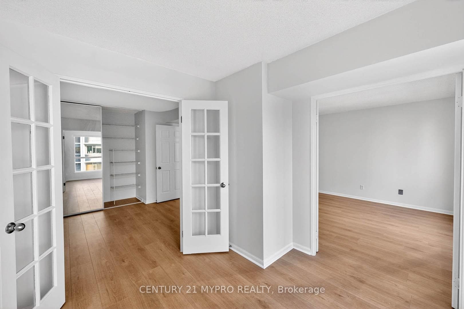 7 Carlton Street Unit 1214 photo 25