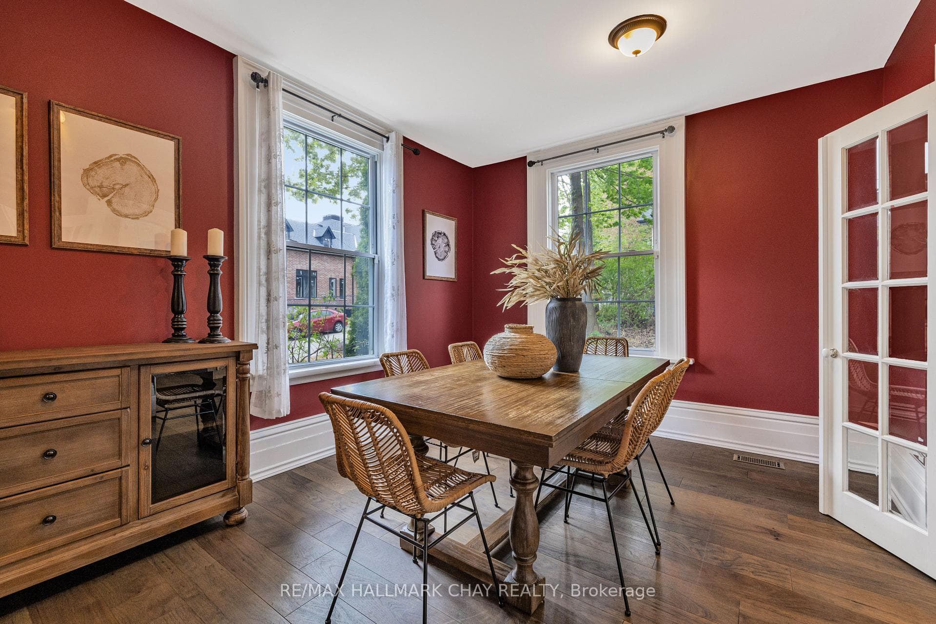 587 Lydia Street photo 8