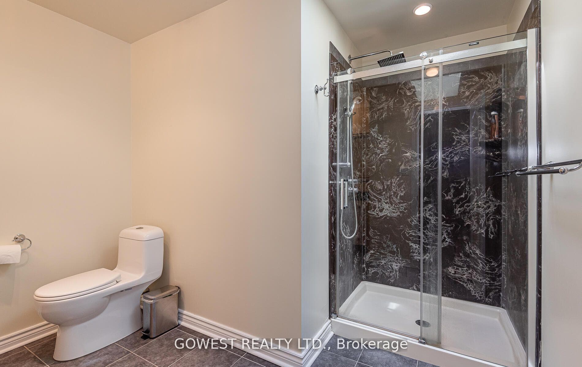 52 Davis Crescent photo 24