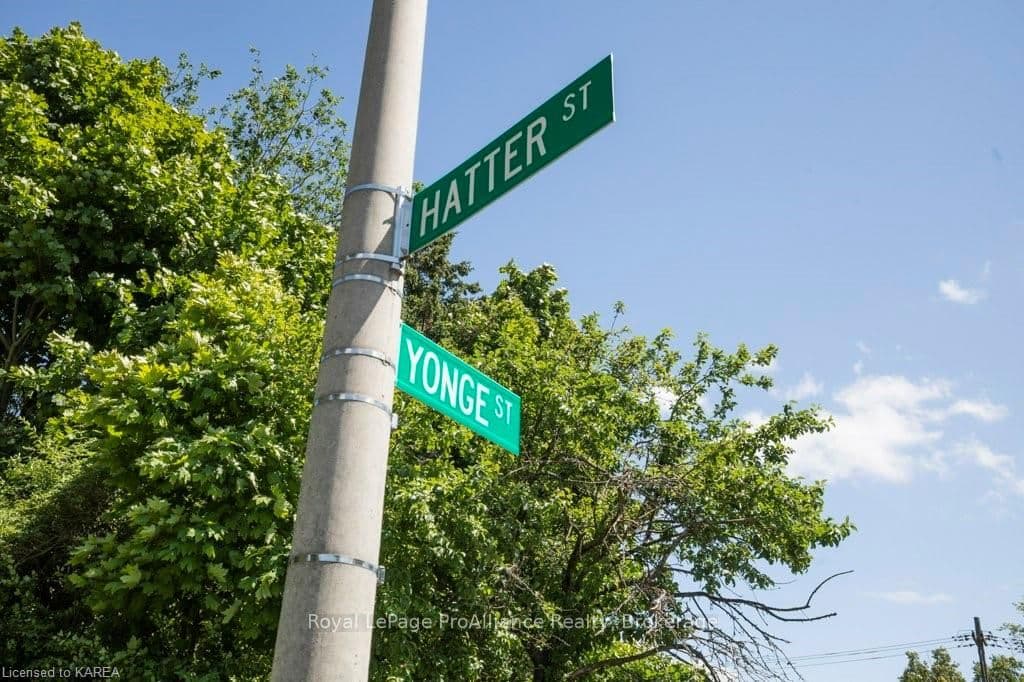 223 YONGE Street photo 41