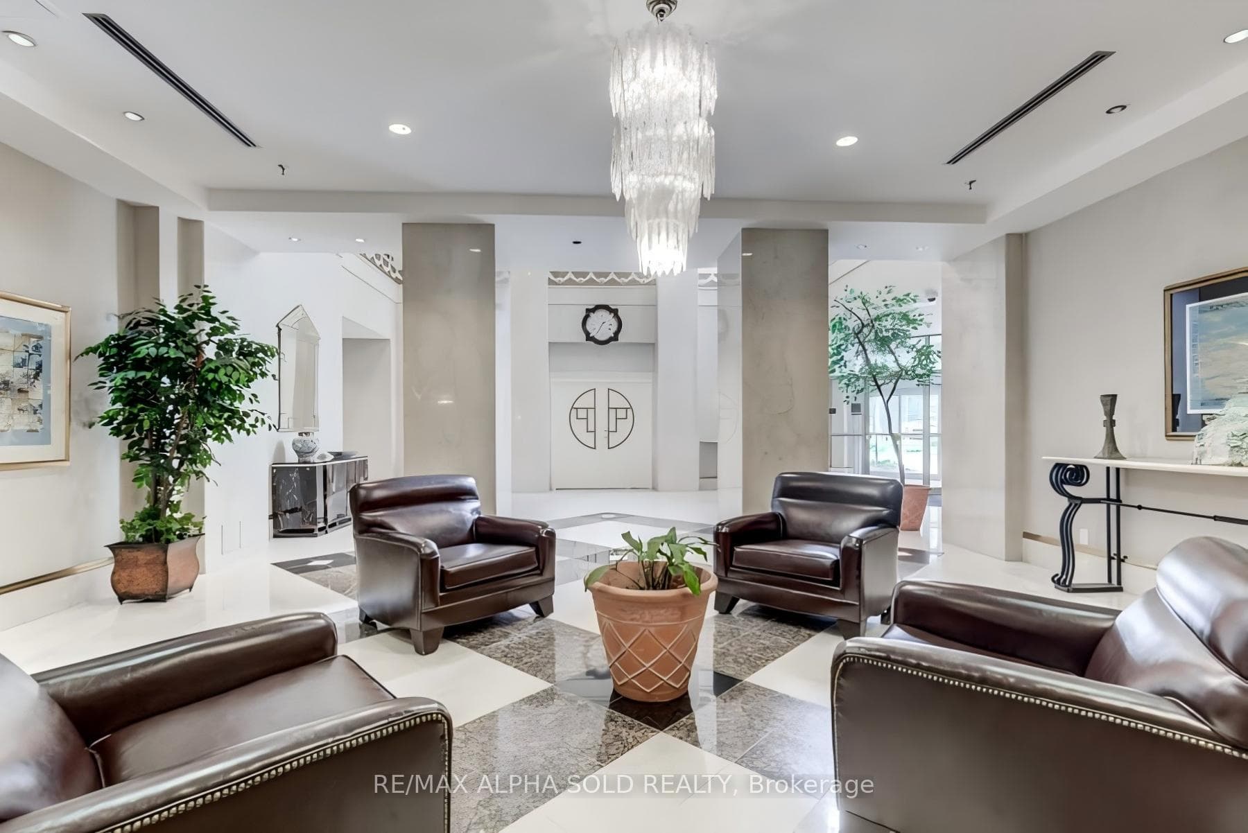88 Corporate Drive Unit 907 photo 4