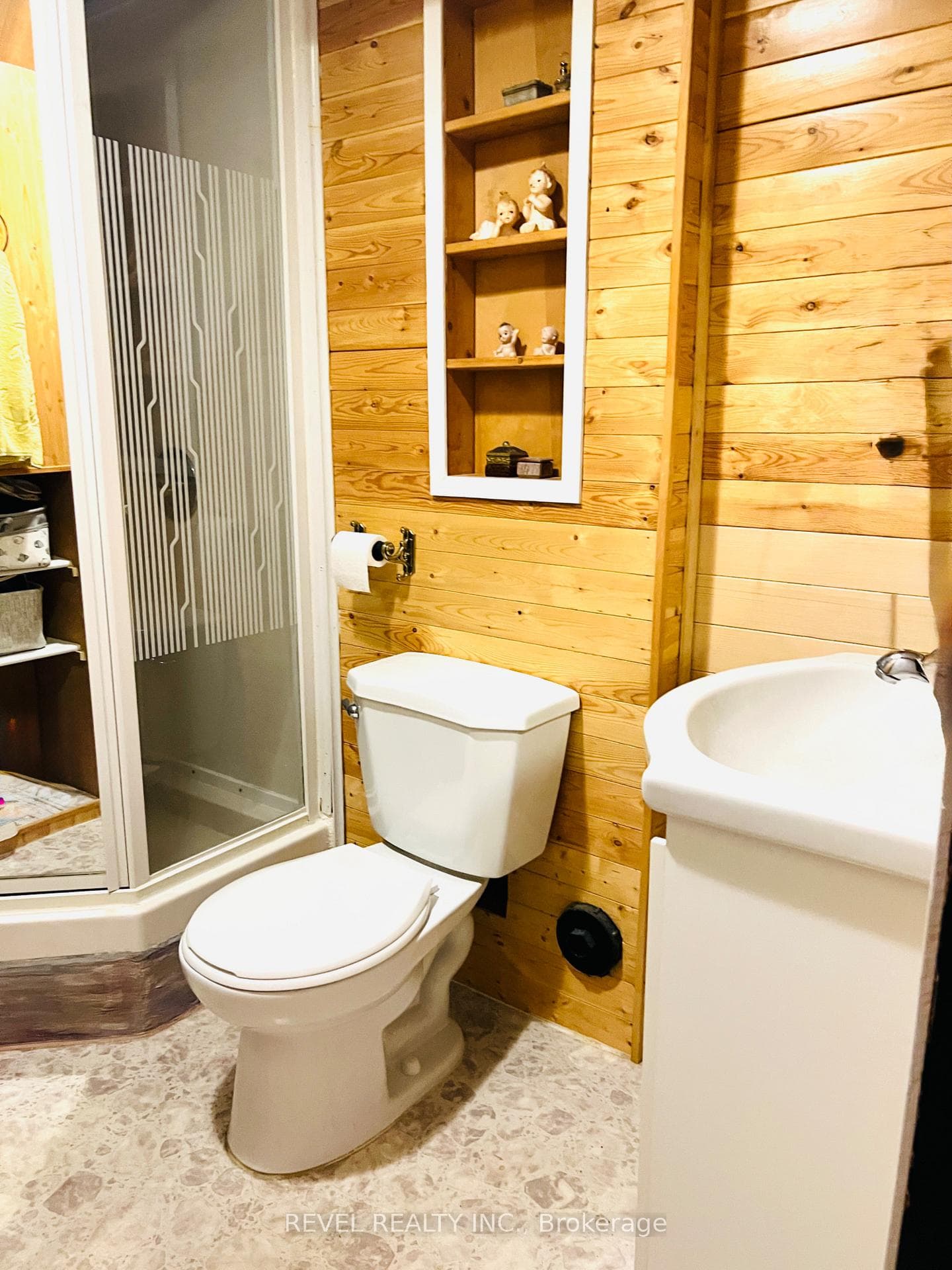 136 Allan Street photo 22