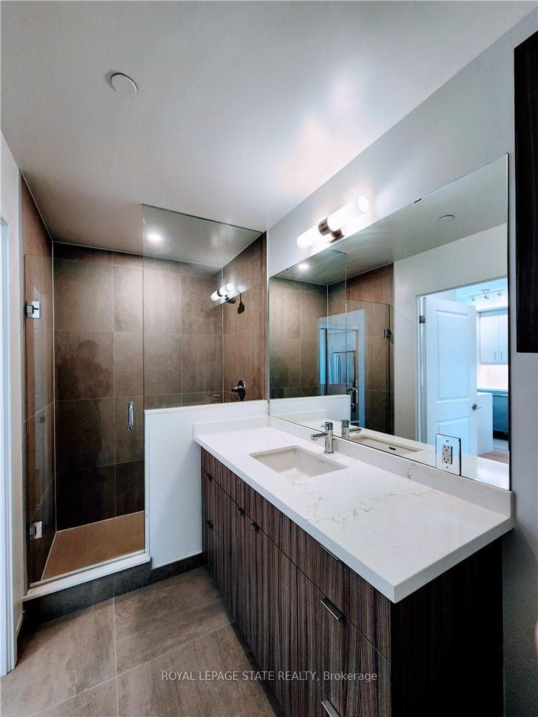 2007 James Street Unit 1805 photo 16