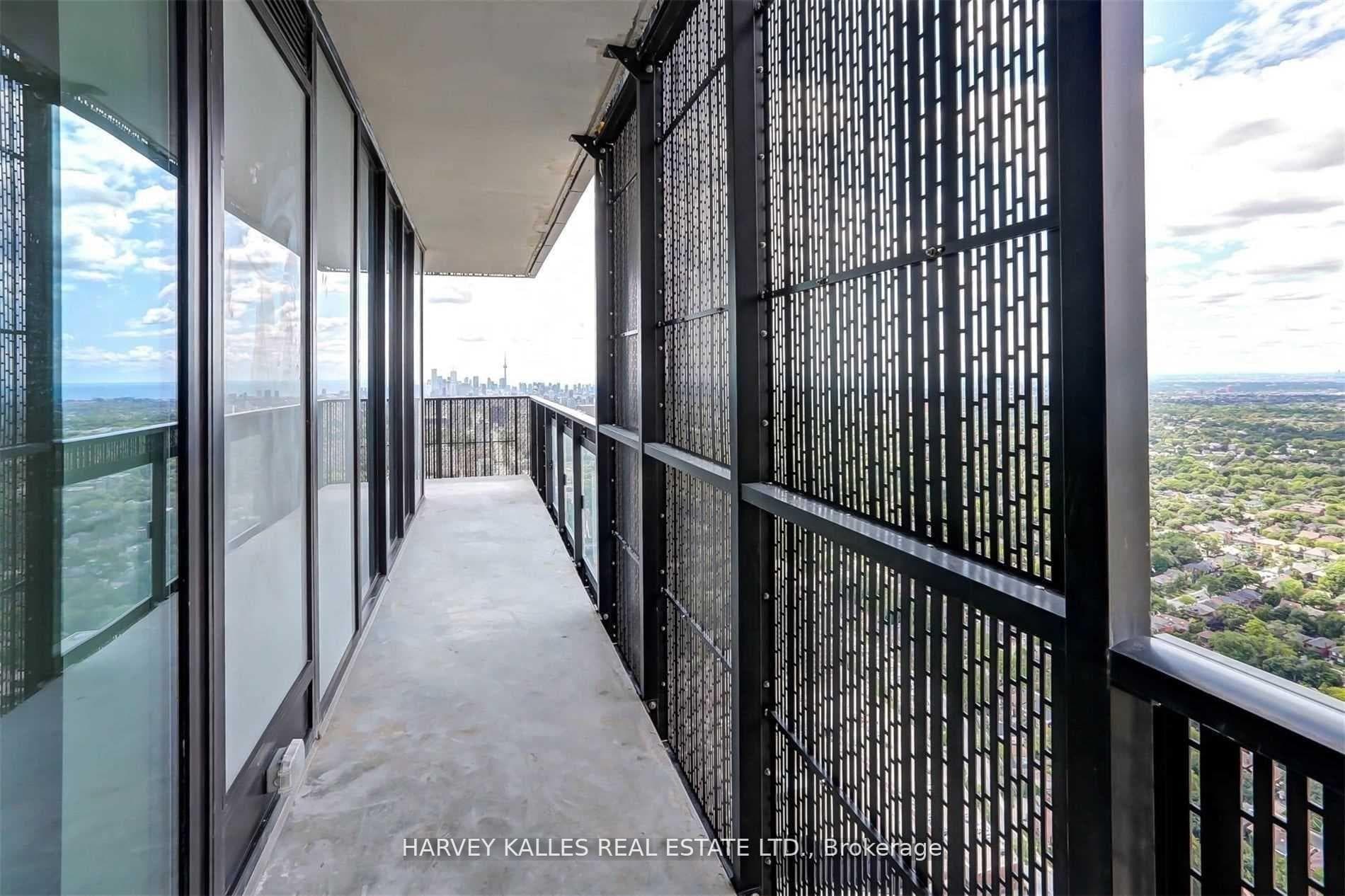 8 Eglinton Avenue Unit 5202 photo 16