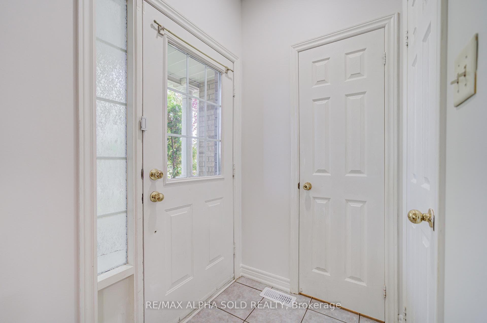 8 Forestwood Street photo 3