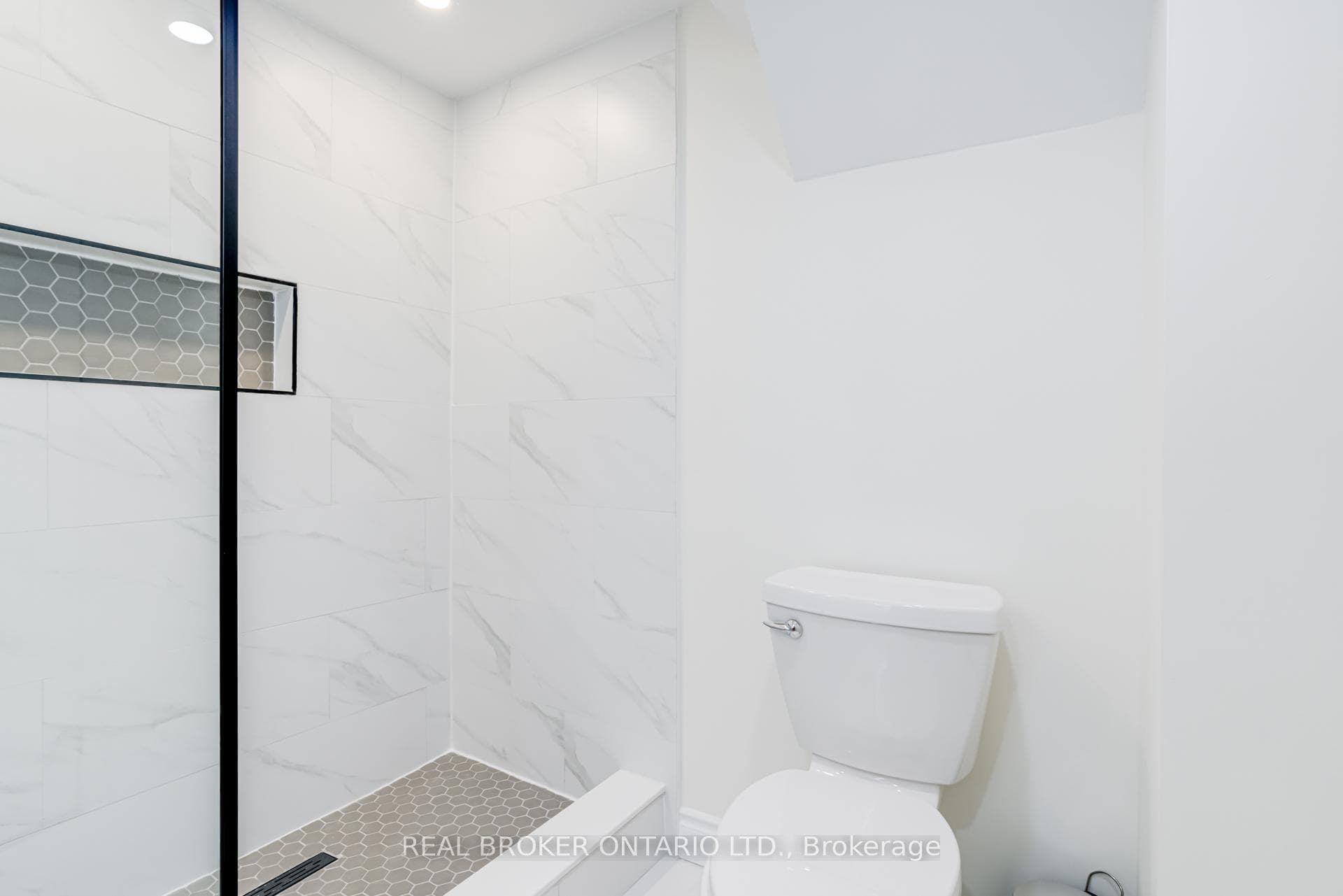 2054 Pelee Boulevard photo 33