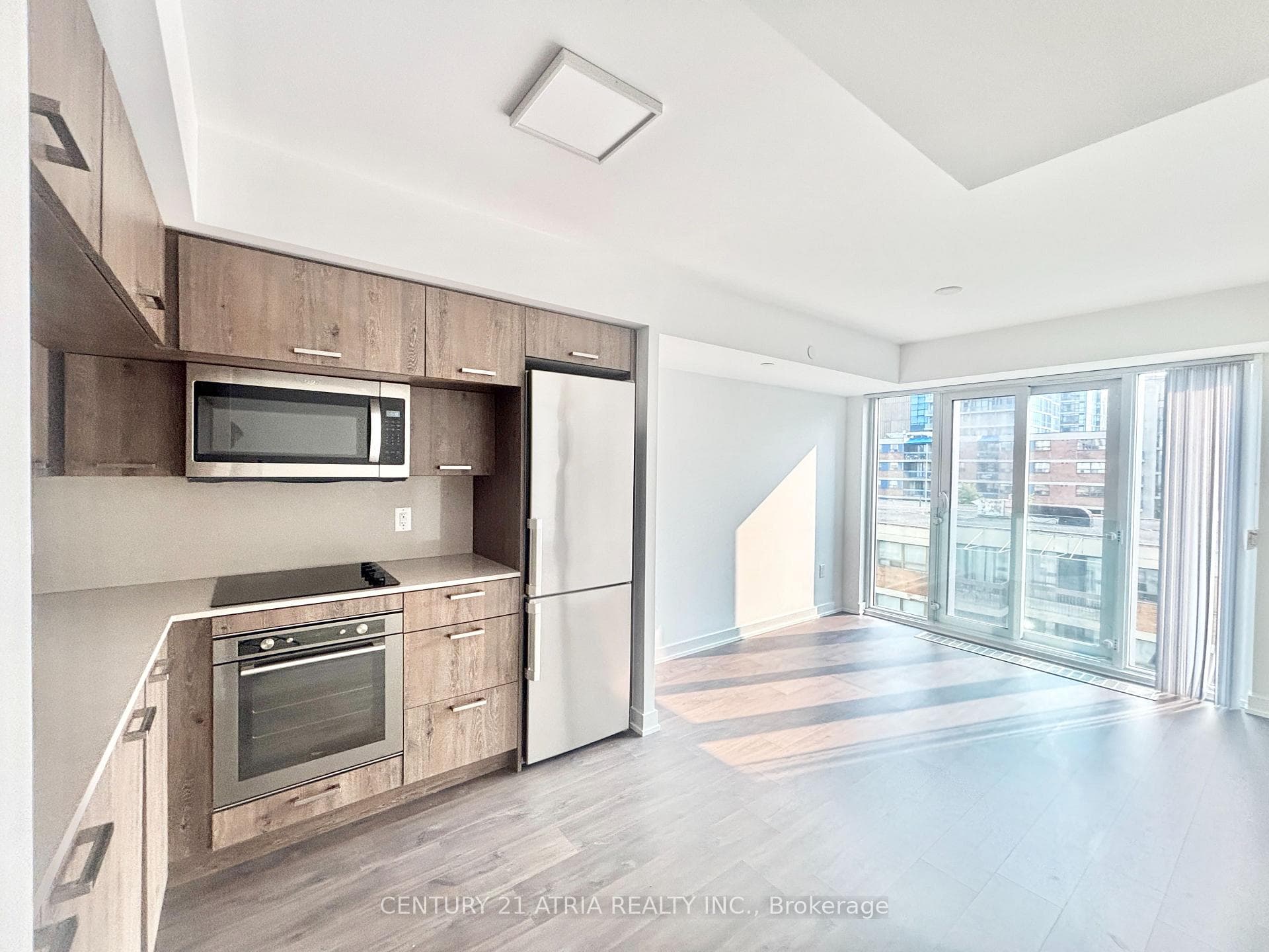 50 McCaul St Street Unit 811 photo 1