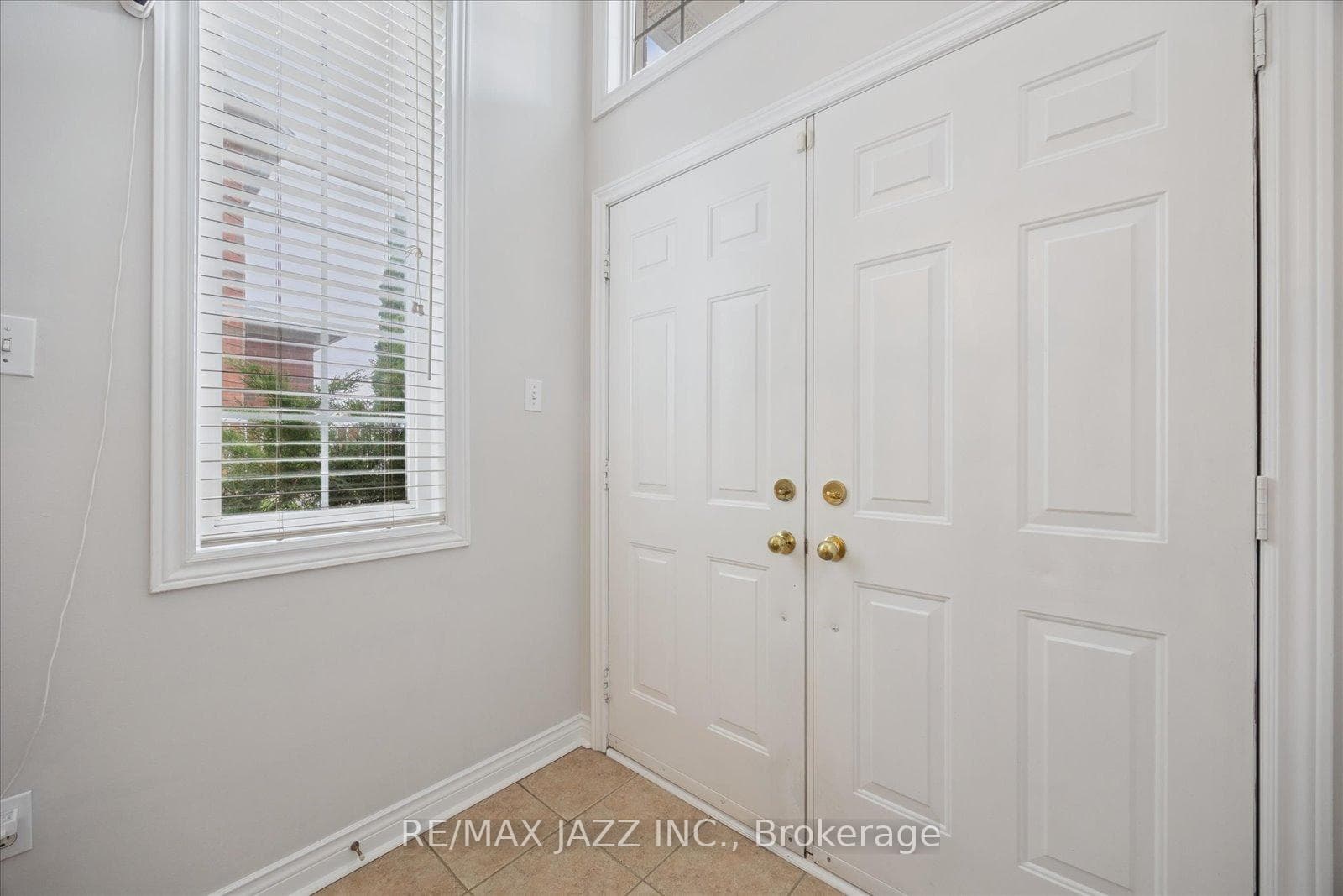 12 Lacroix Court photo 4