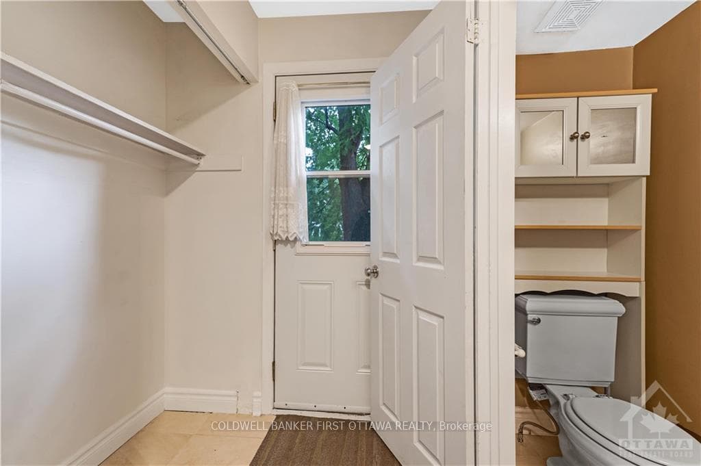 971 CHARLTON Drive photo 9