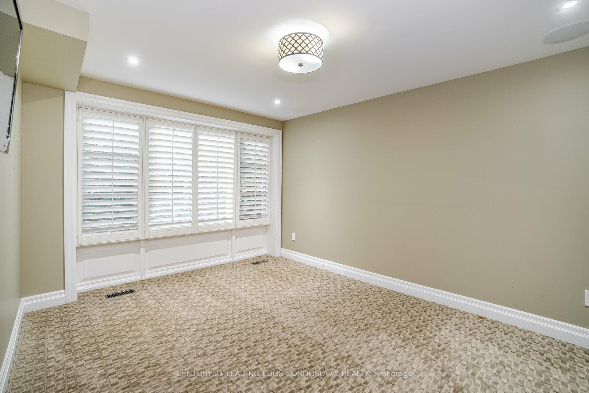 96 Laurentide Drive photo 36
