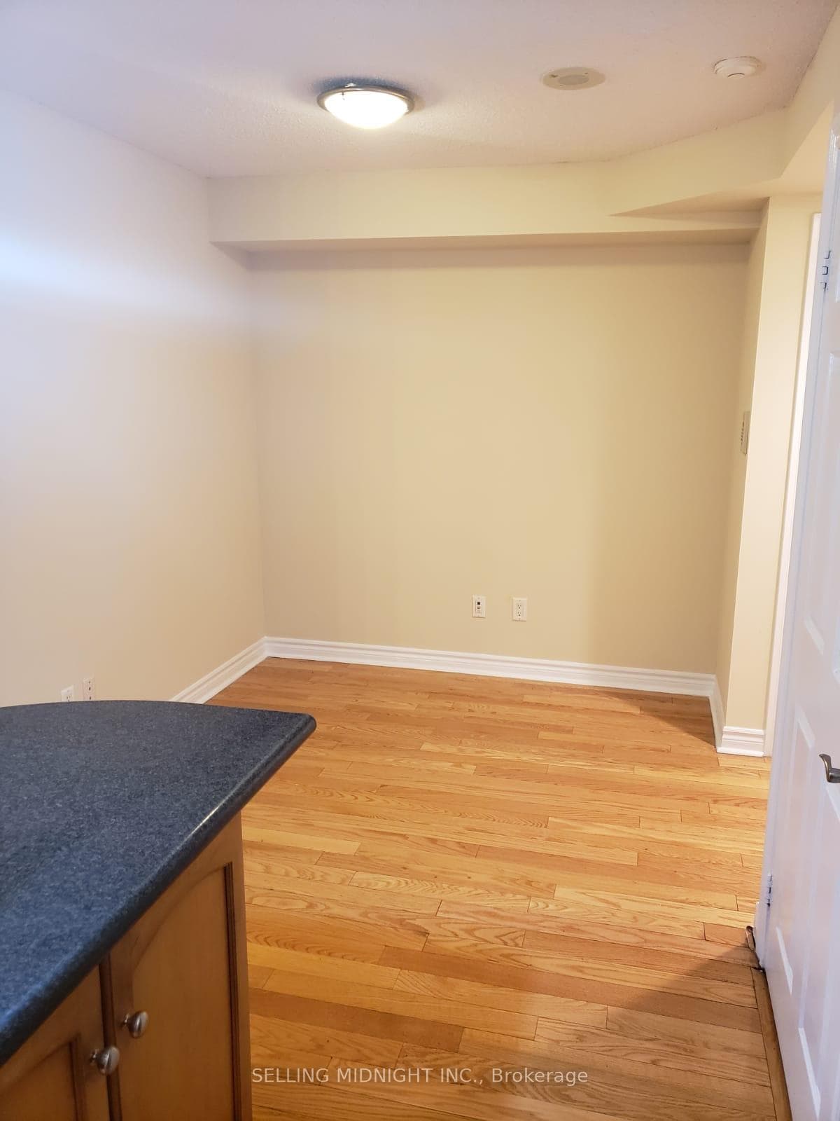 270 Wellington Street Unit 502 photo 5