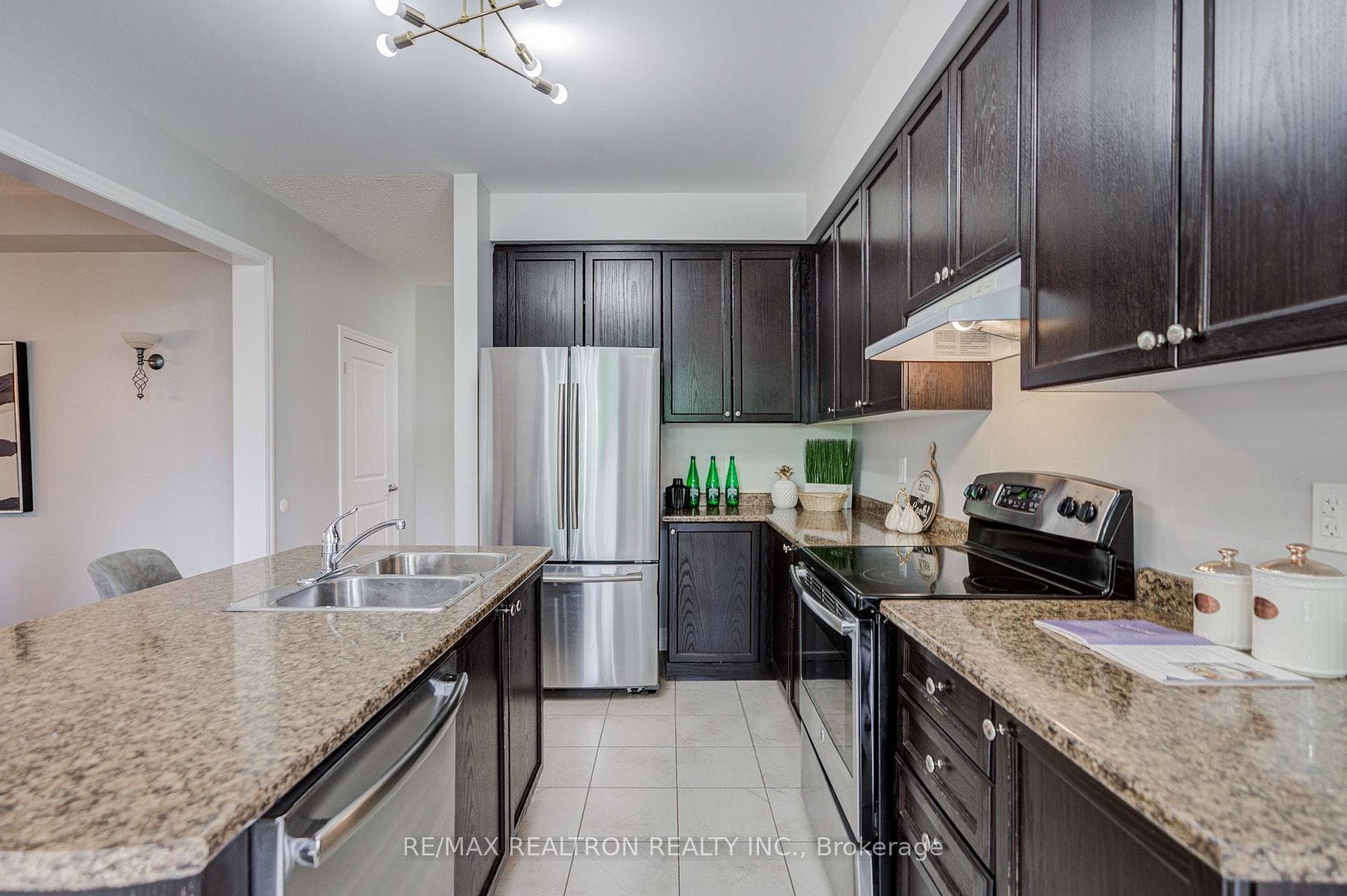 48 Robert Wilson Crescent photo 11