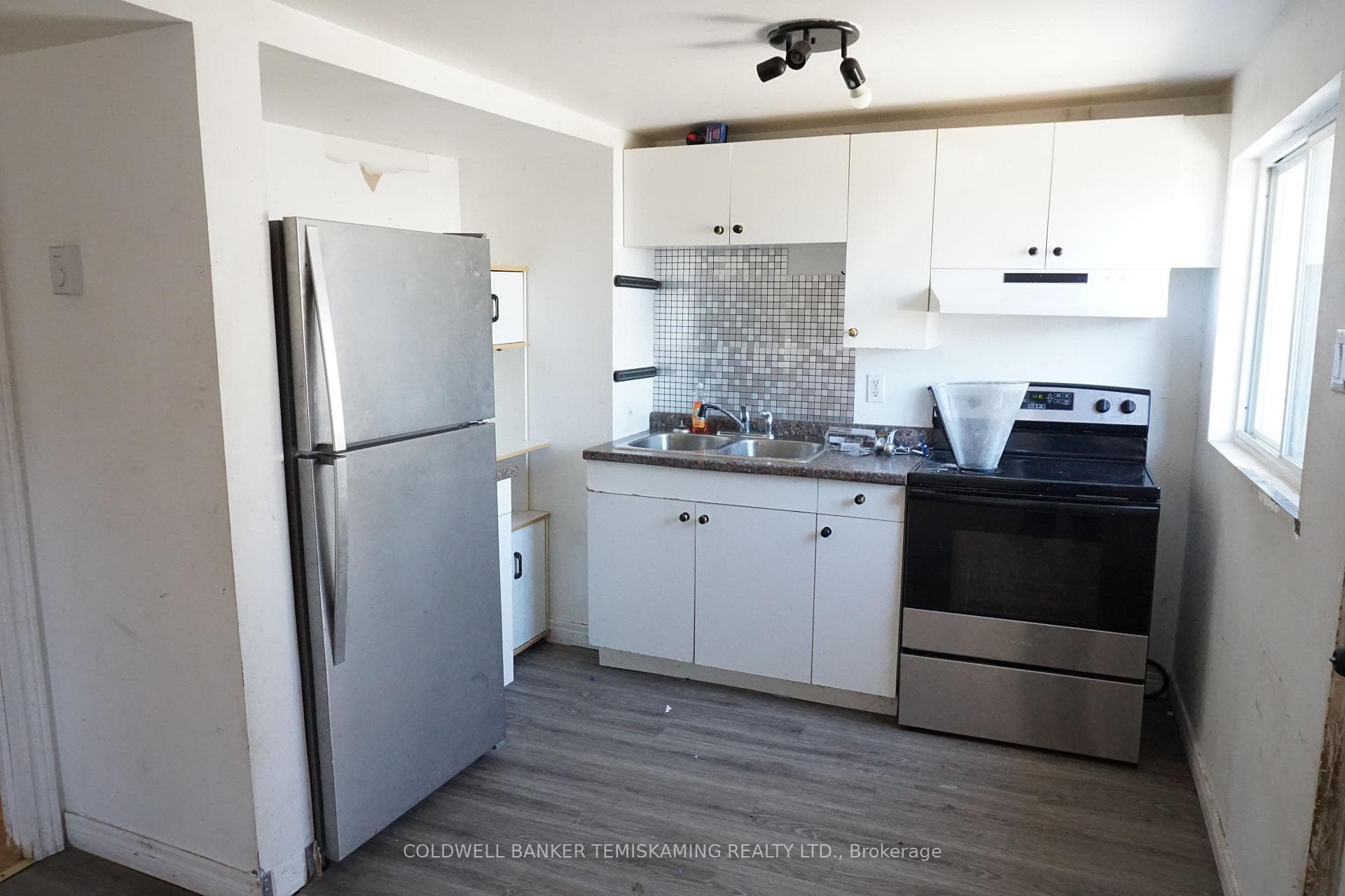 189 LANG Street photo 17