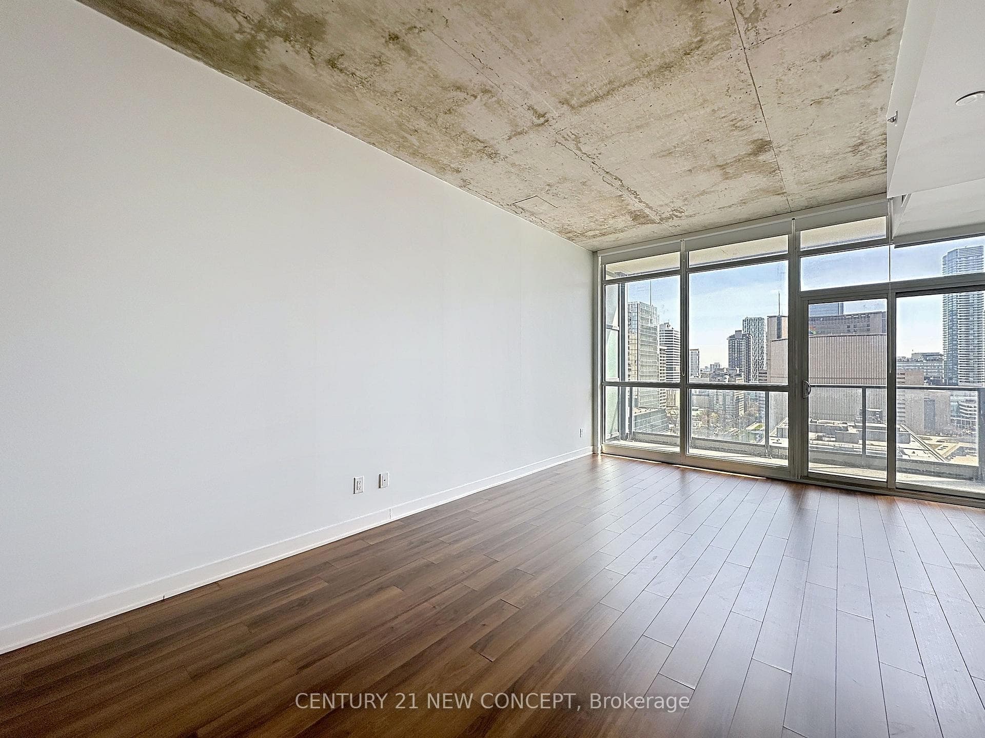 210 Simcoe Street Unit 1909 photo 13