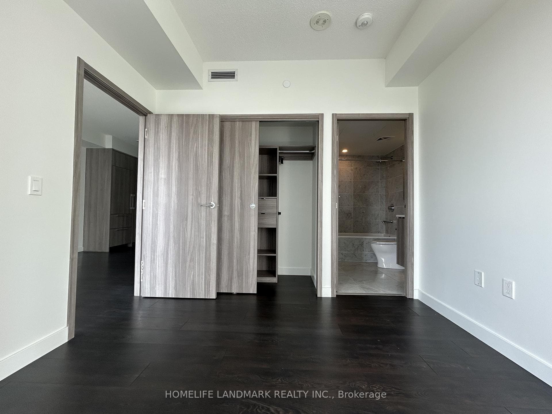 95 Mcmahon Drive Unit 902 photo 9