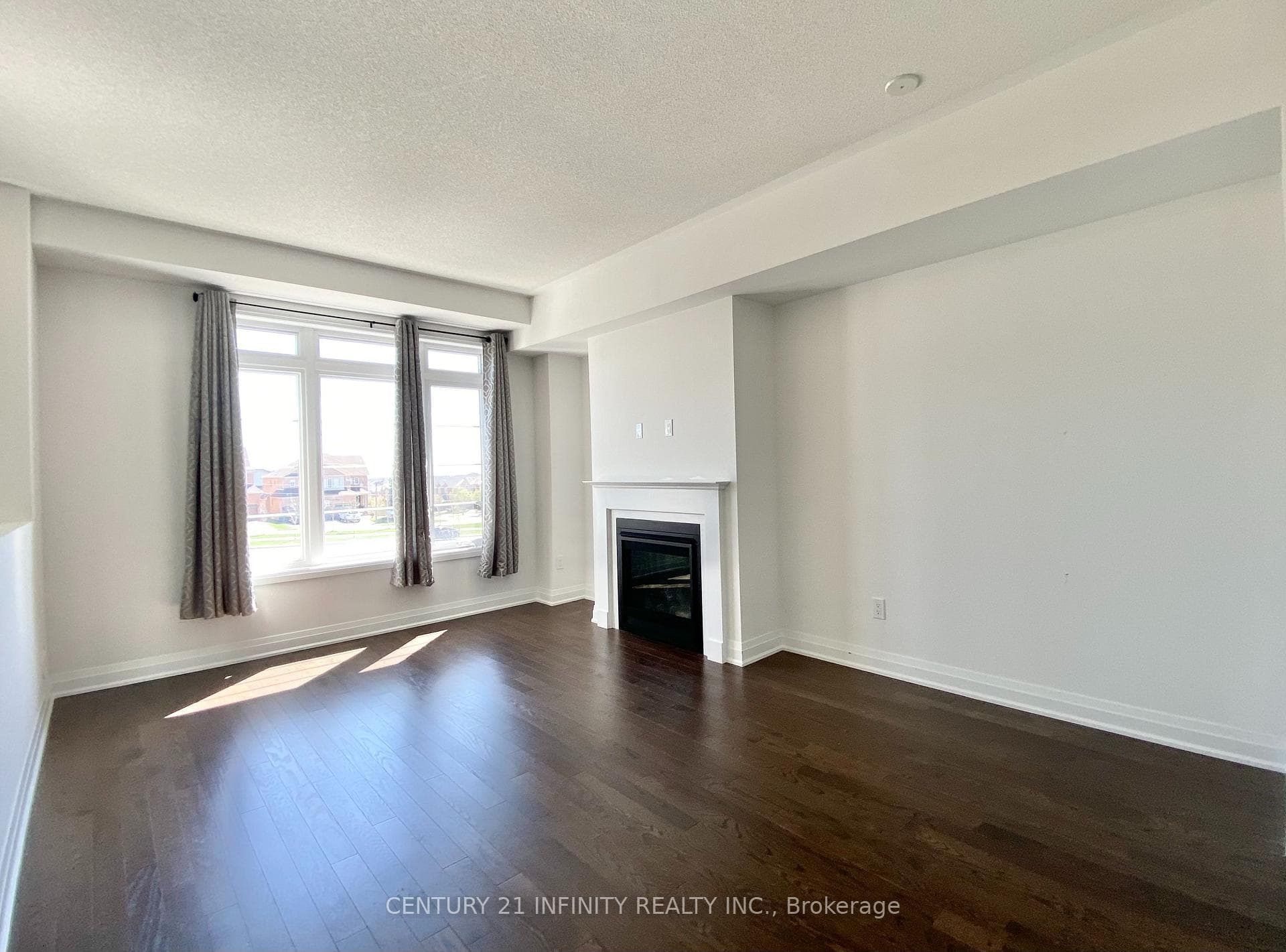 36 Elkington Crescent photo 5