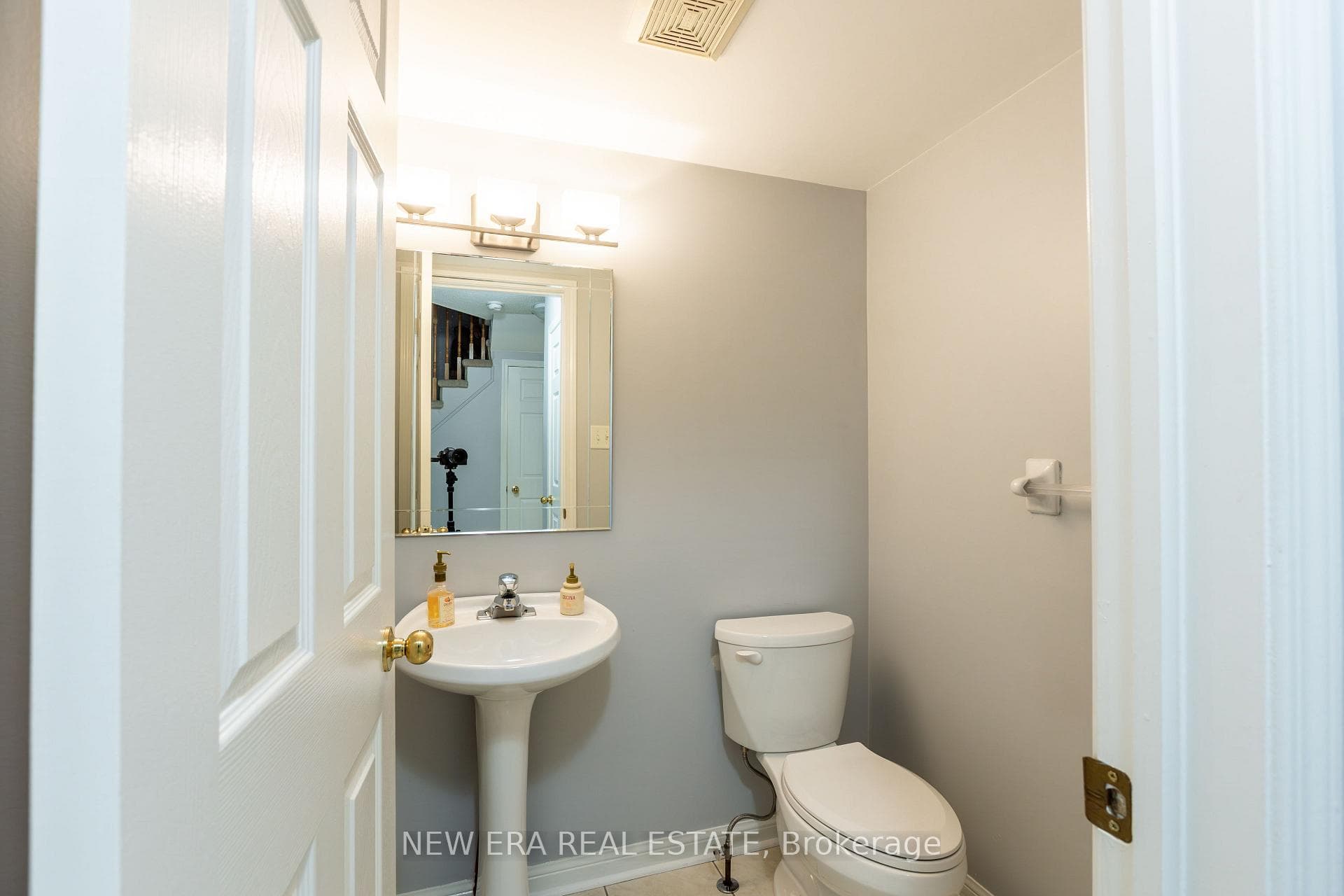 7 Catkins Crescent photo 24