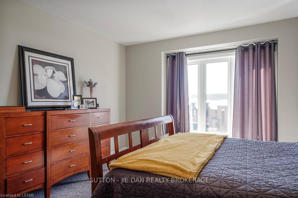 555 SUNNINGDALE Road Unit 3 photo 25