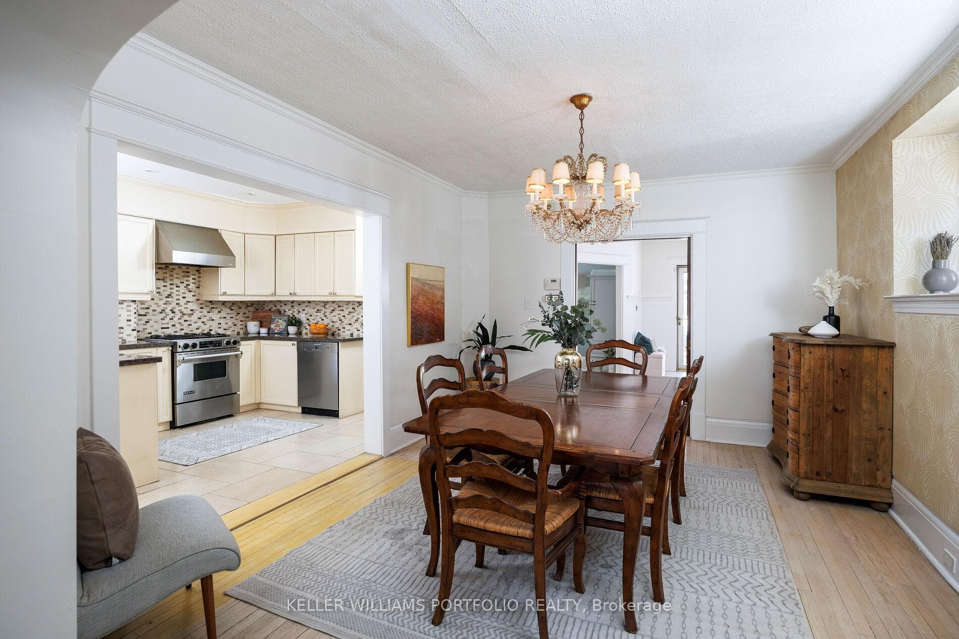 Dining to Kitchen