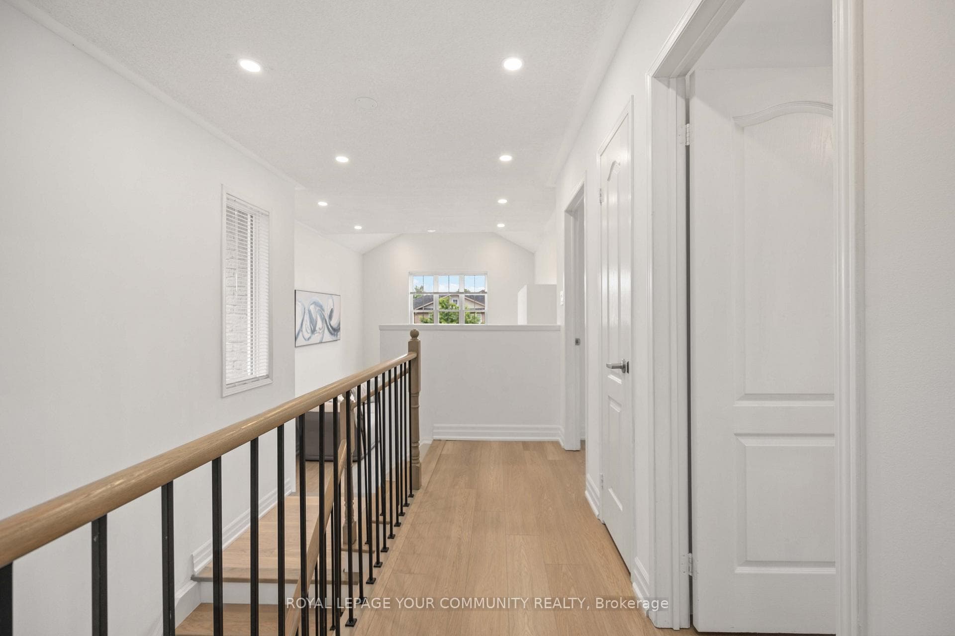 32 Carousel Crescent photo 17