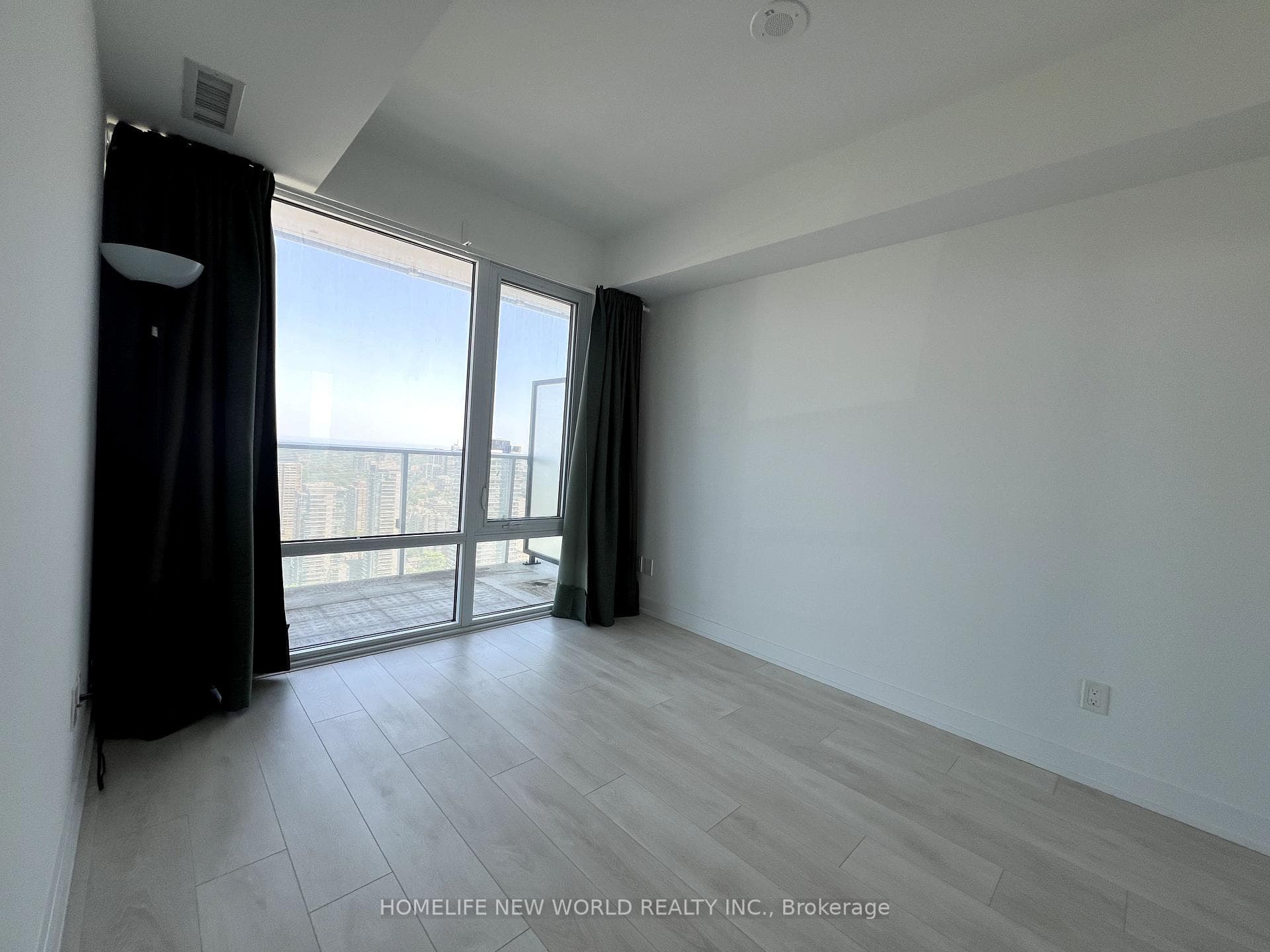 501 Yonge Street Unit 3707 photo 5