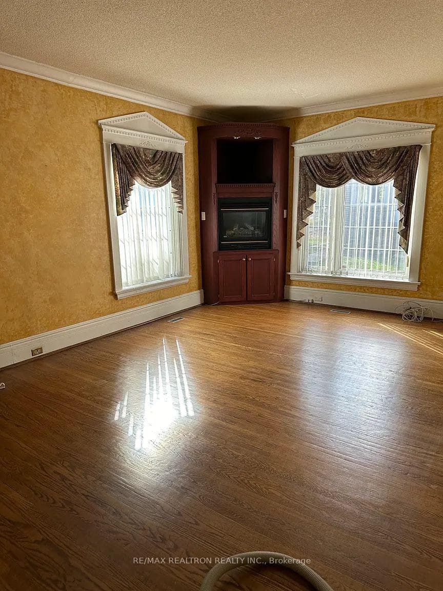 47 Roseview Avenue photo 1