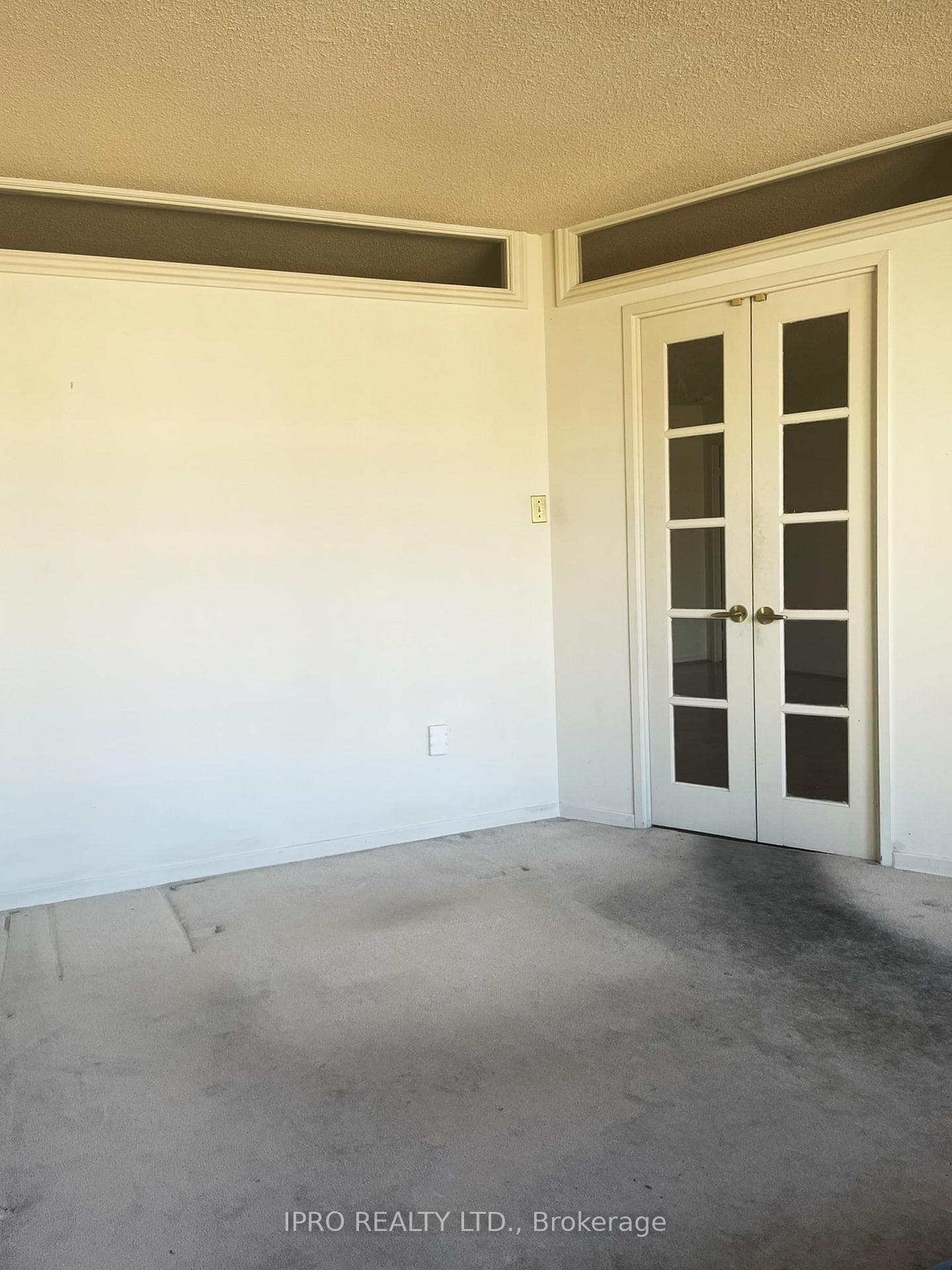 130 Carlton Street Unit 1502 photo 9