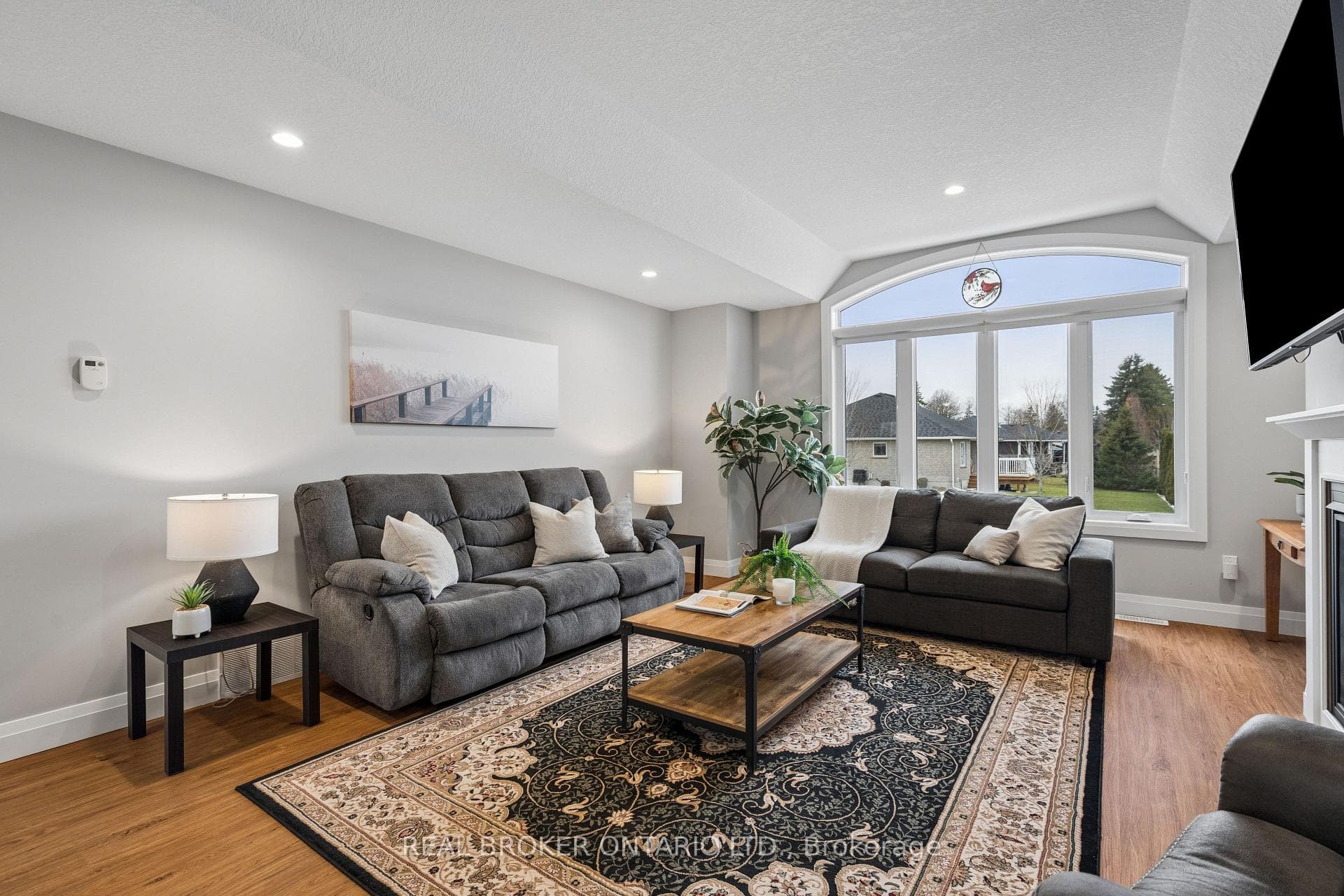 480 Grand Trunk Street photo 13