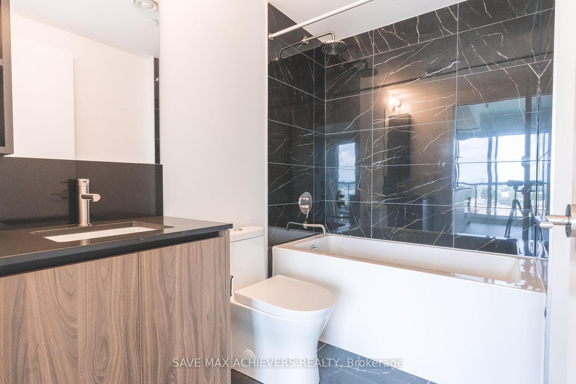 1100 Sheppard Avenue Unit 828 photo 4