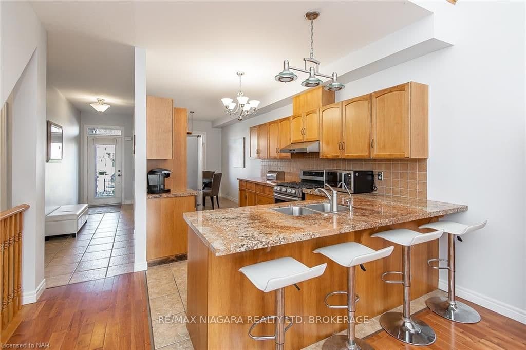 22 CONRAD Place photo 17